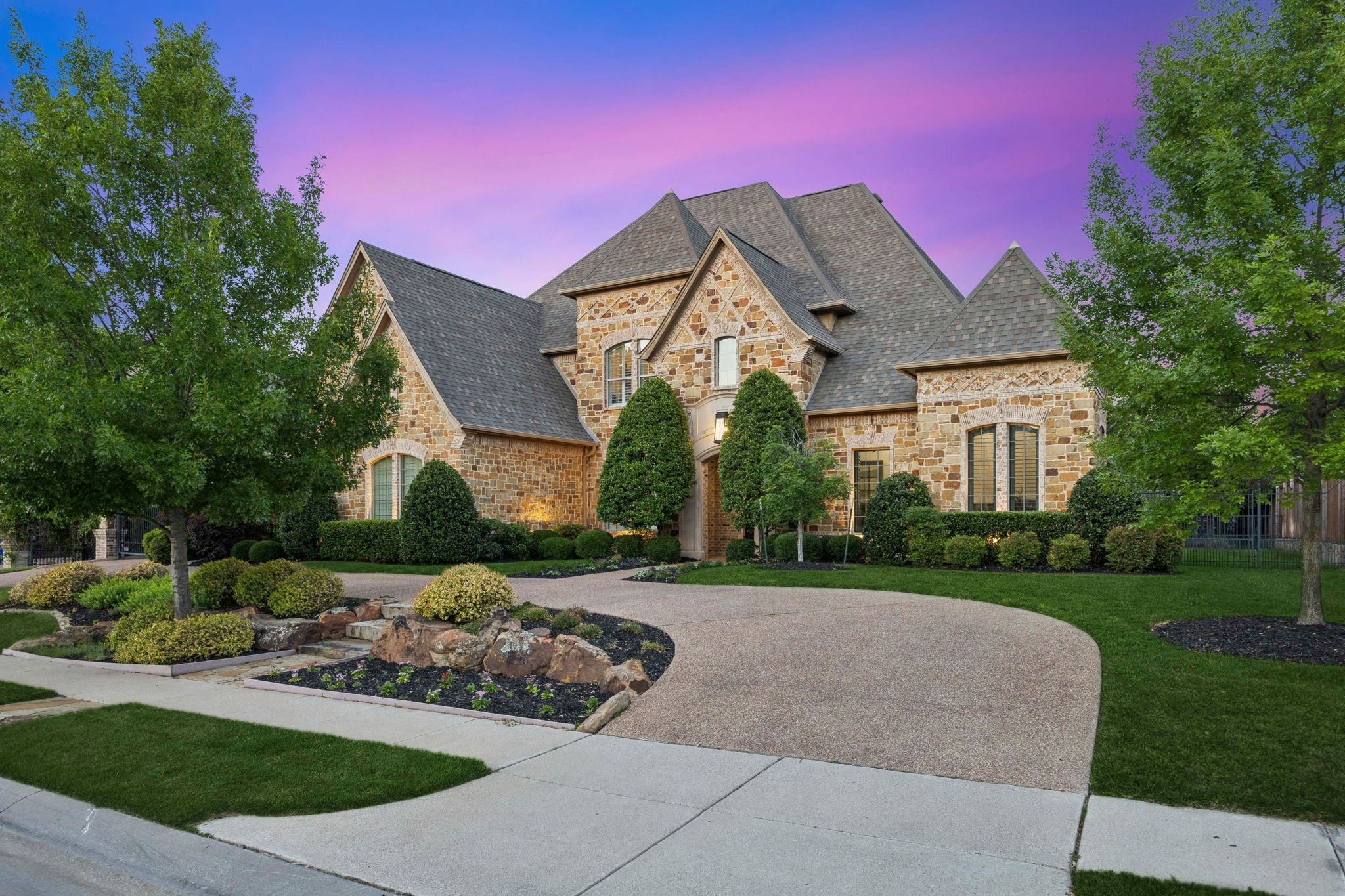 7013 Peters Path