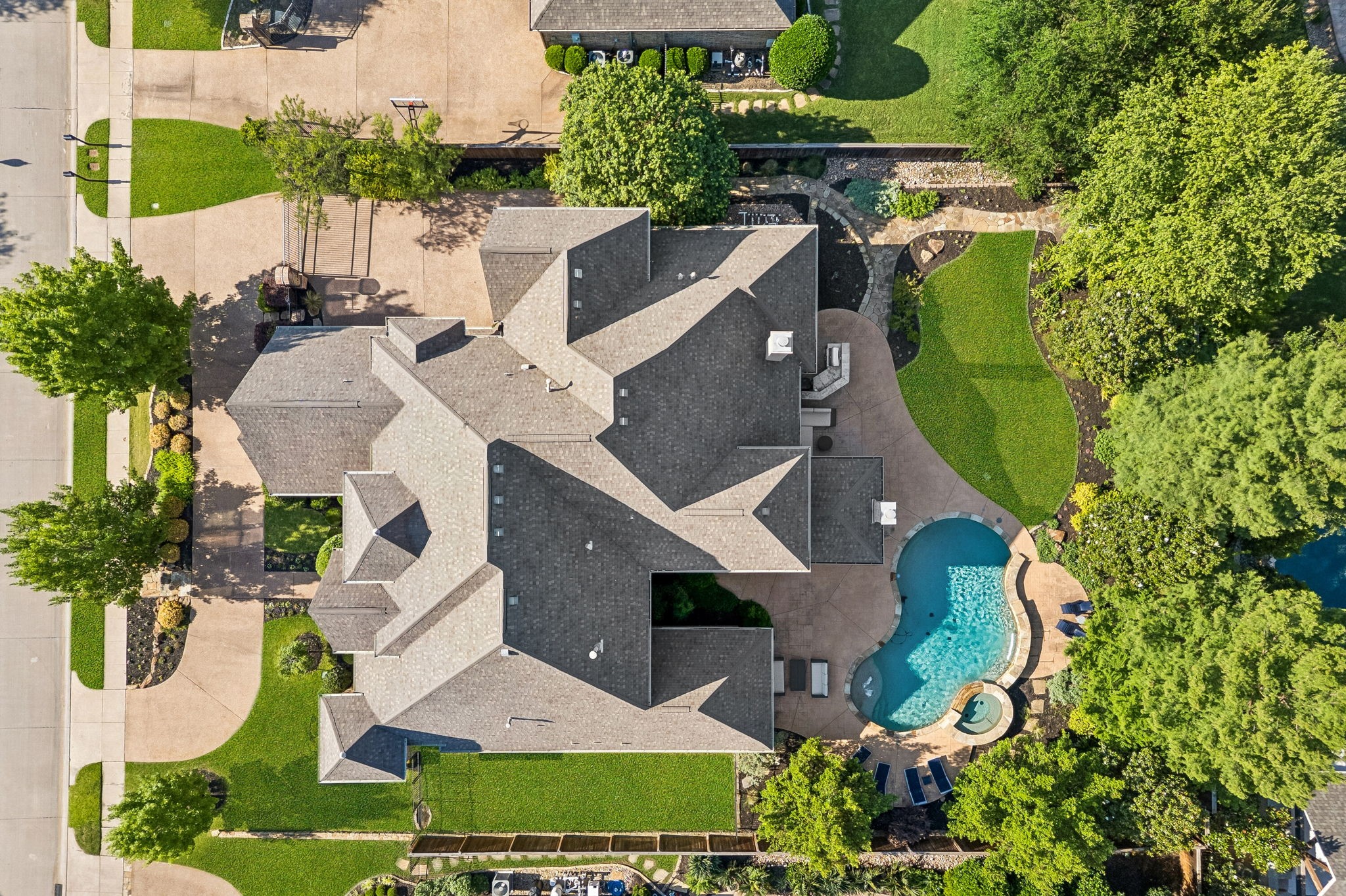 7013 Peters Path
