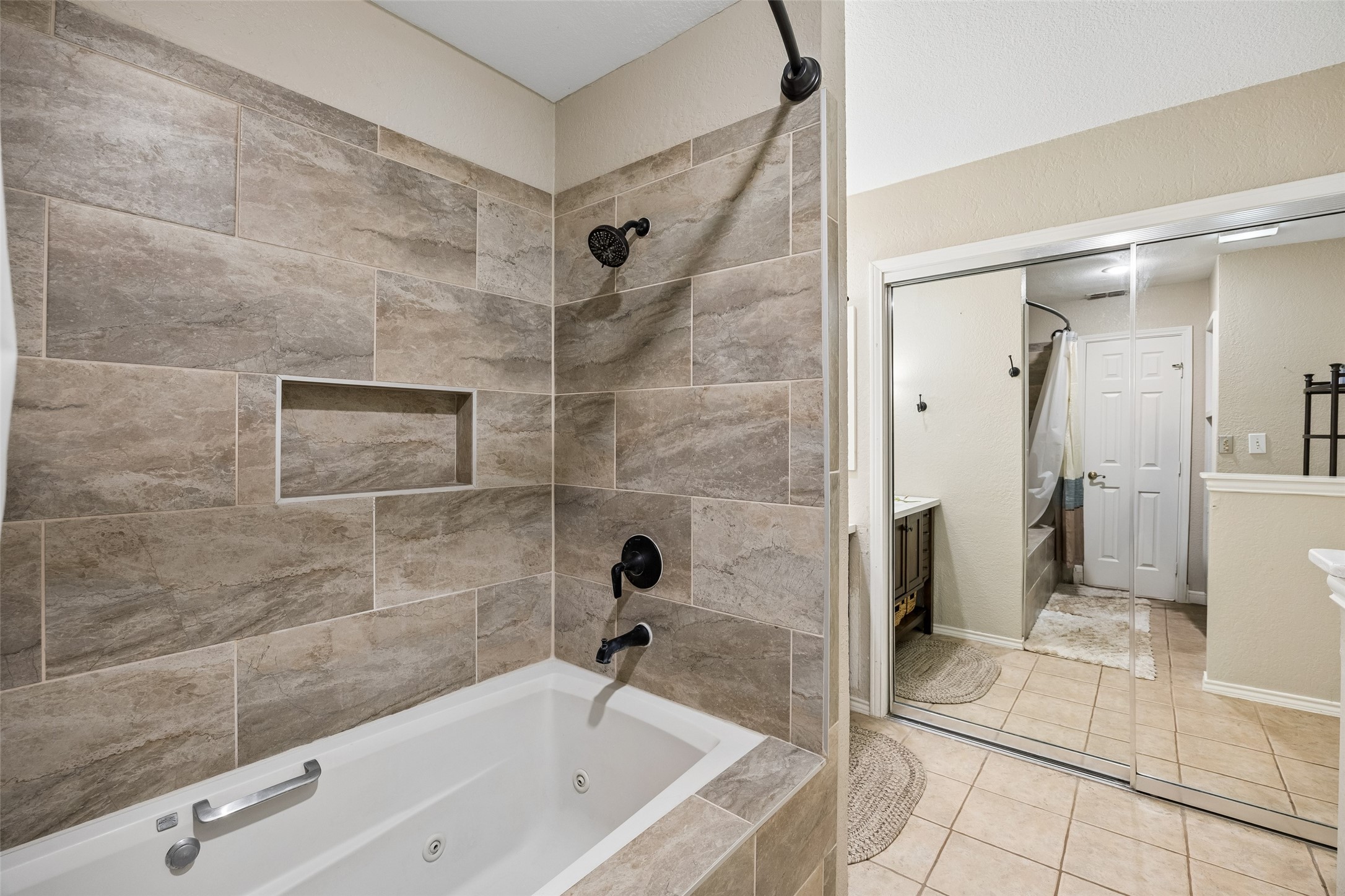 1203 Oakwood Trail