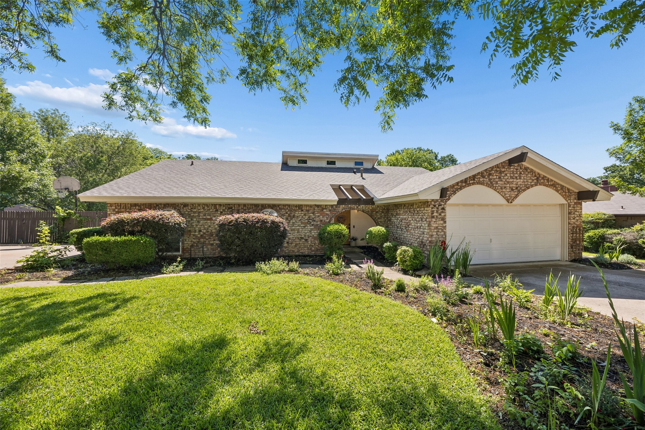 1203 Oakwood Trail