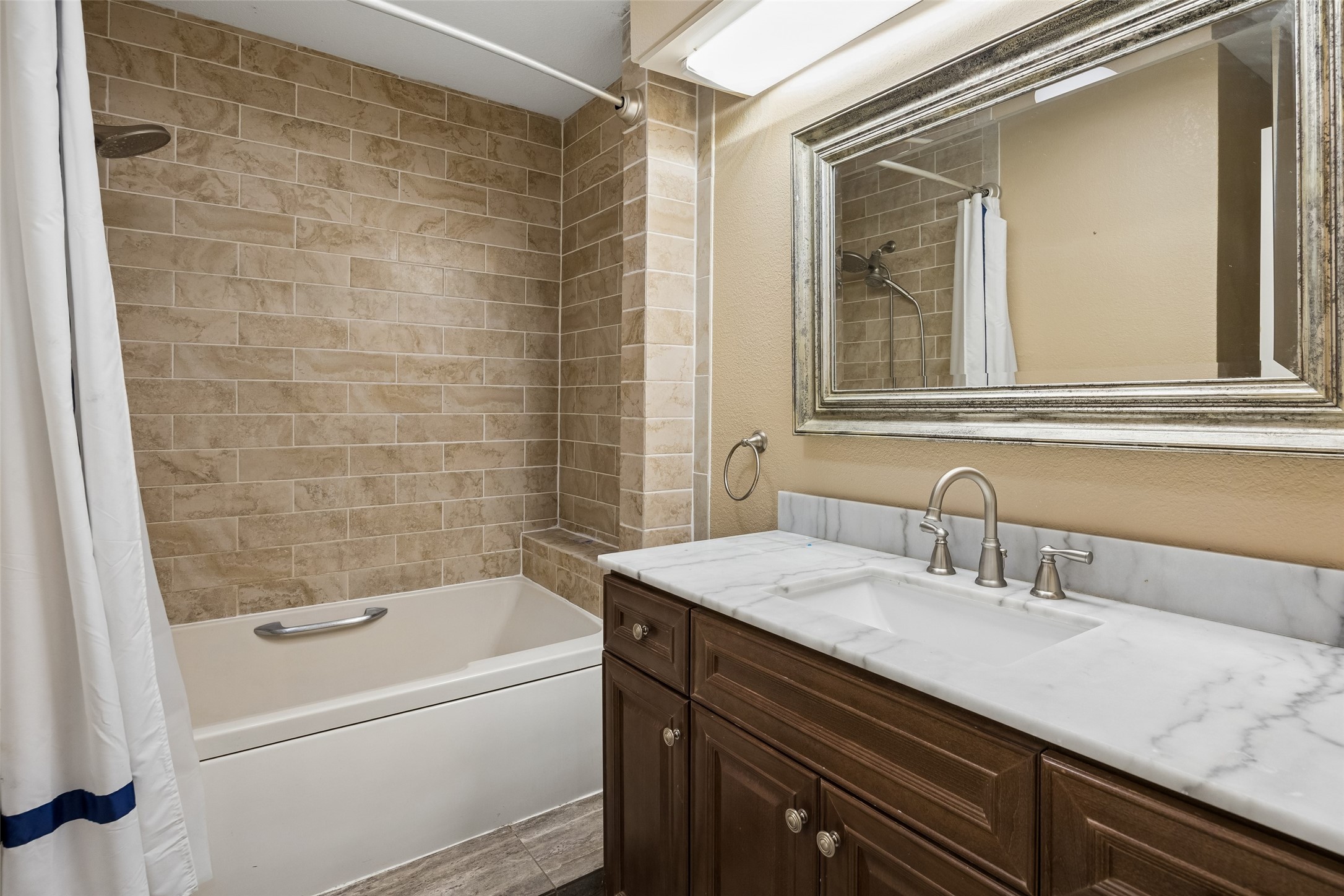 1203 Oakwood Trail