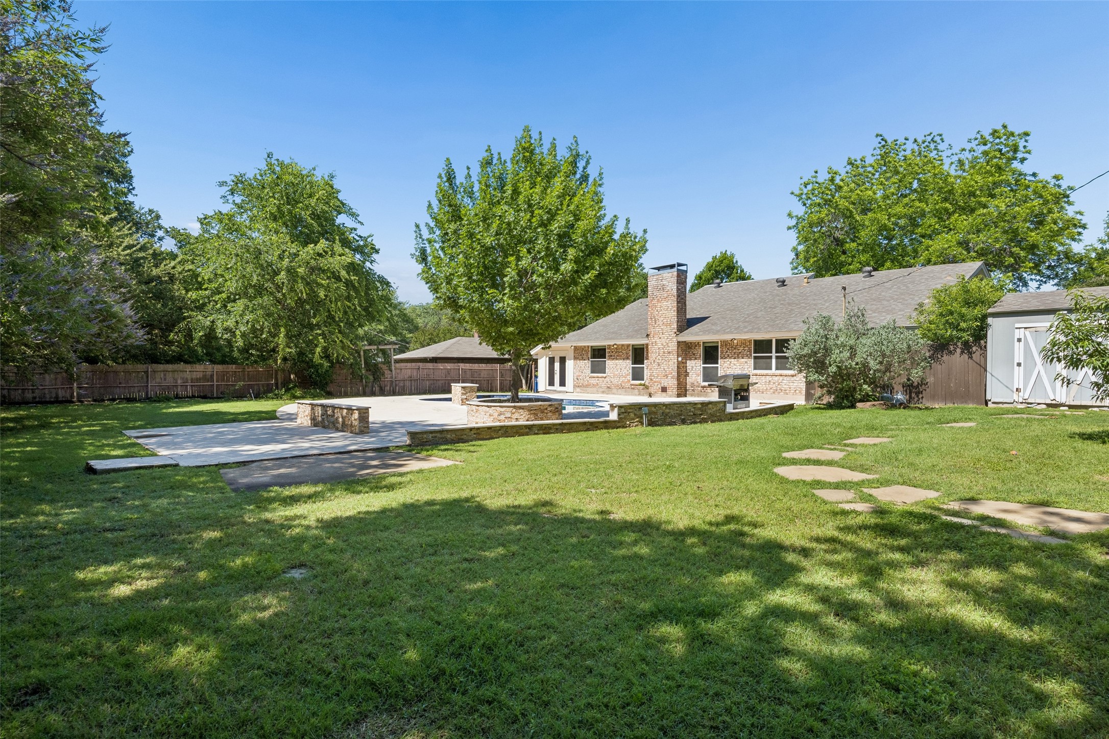 1203 Oakwood Trail