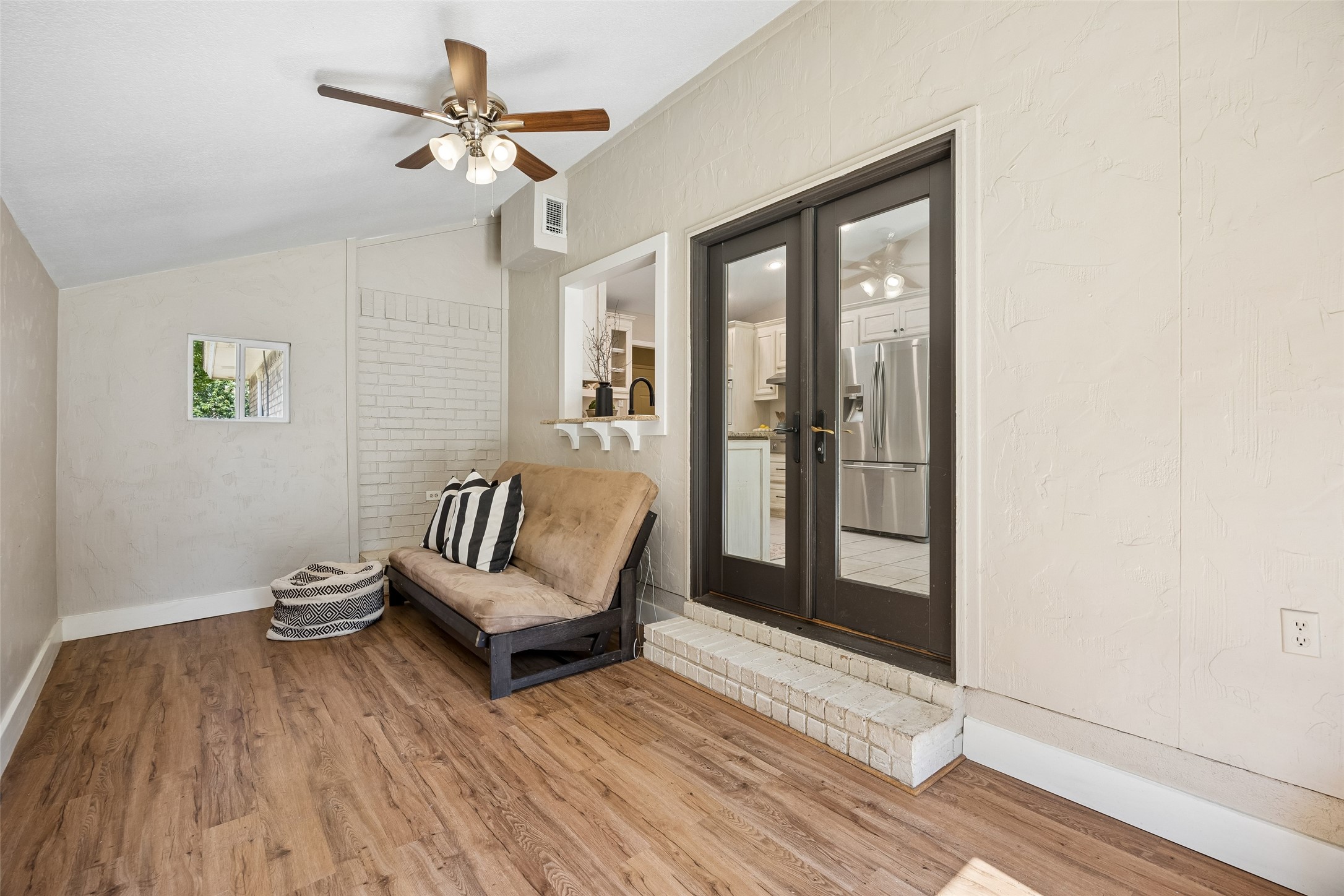 1203 Oakwood Trail