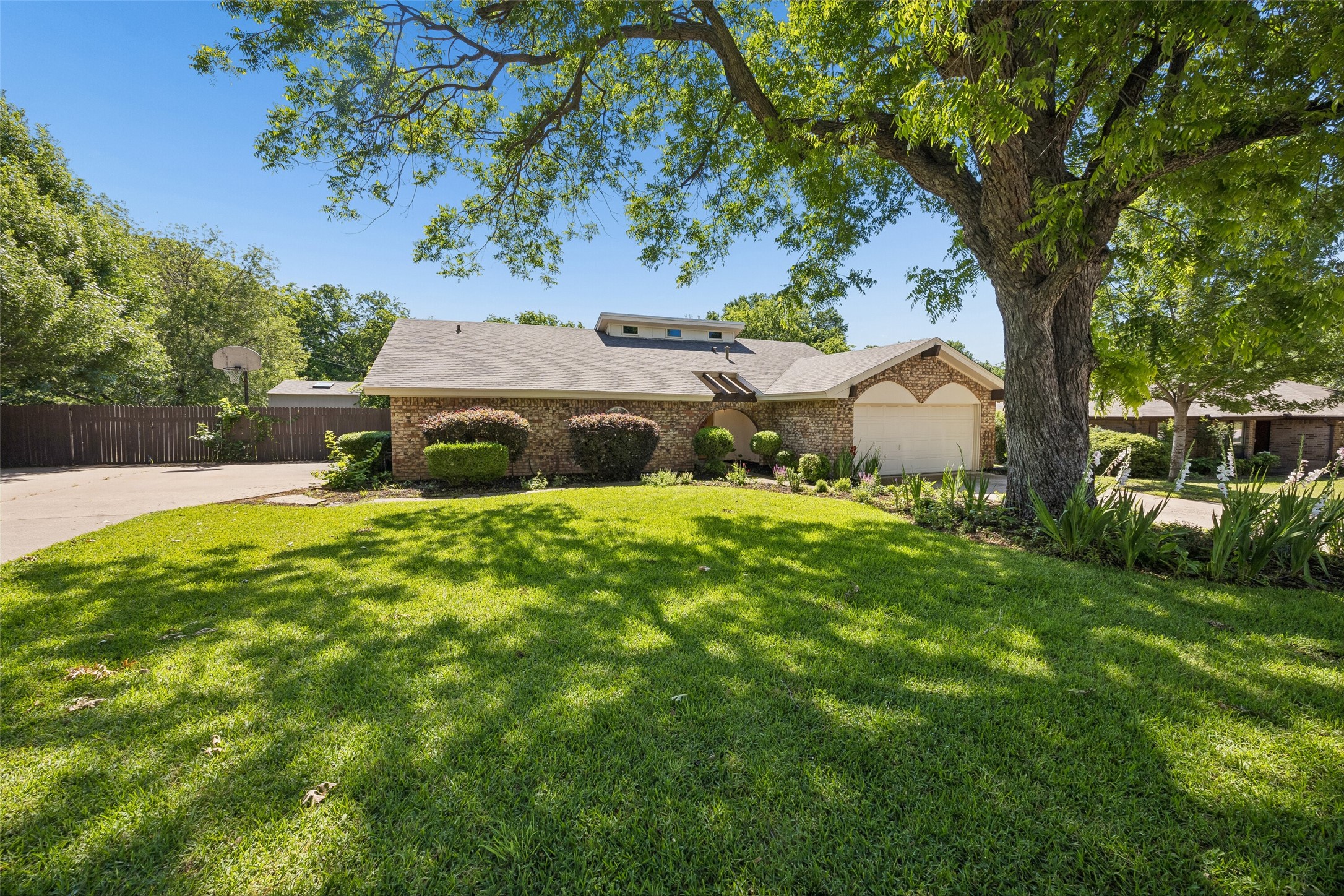 1203 Oakwood Trail