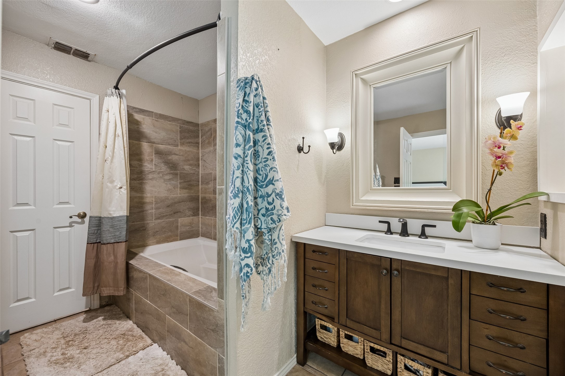 1203 Oakwood Trail