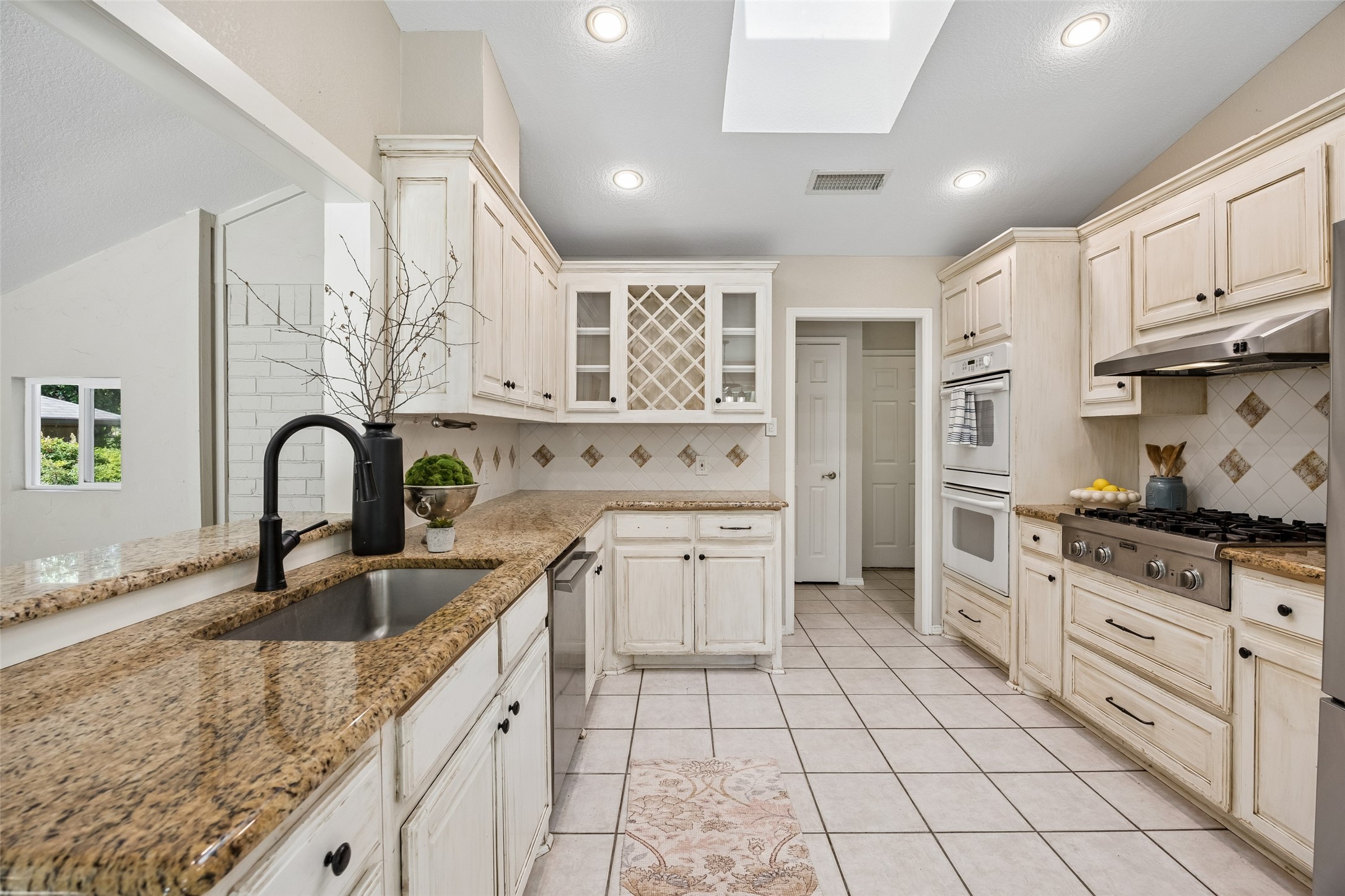 1203 Oakwood Trail