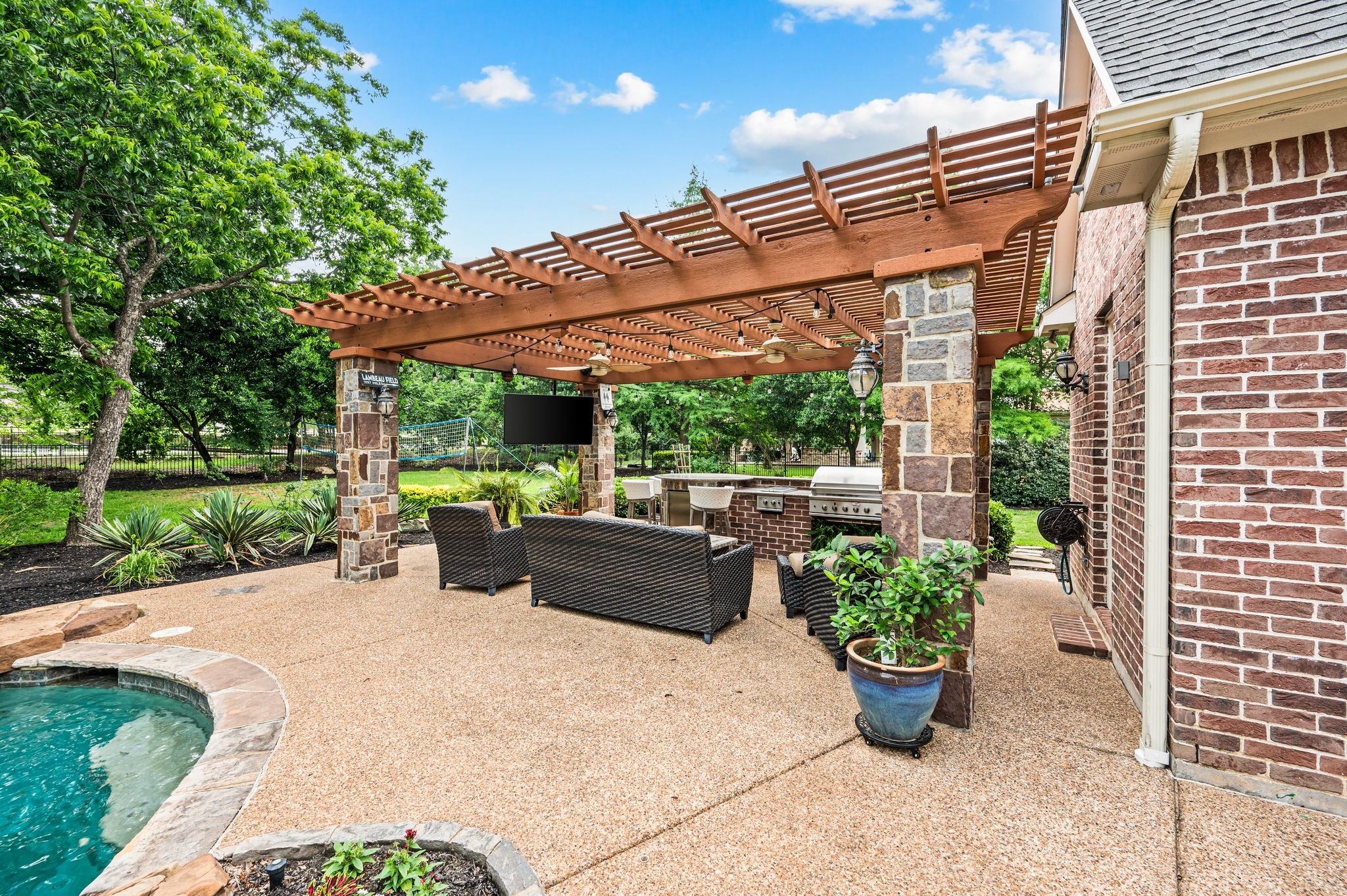 811 Longhorn Hollow