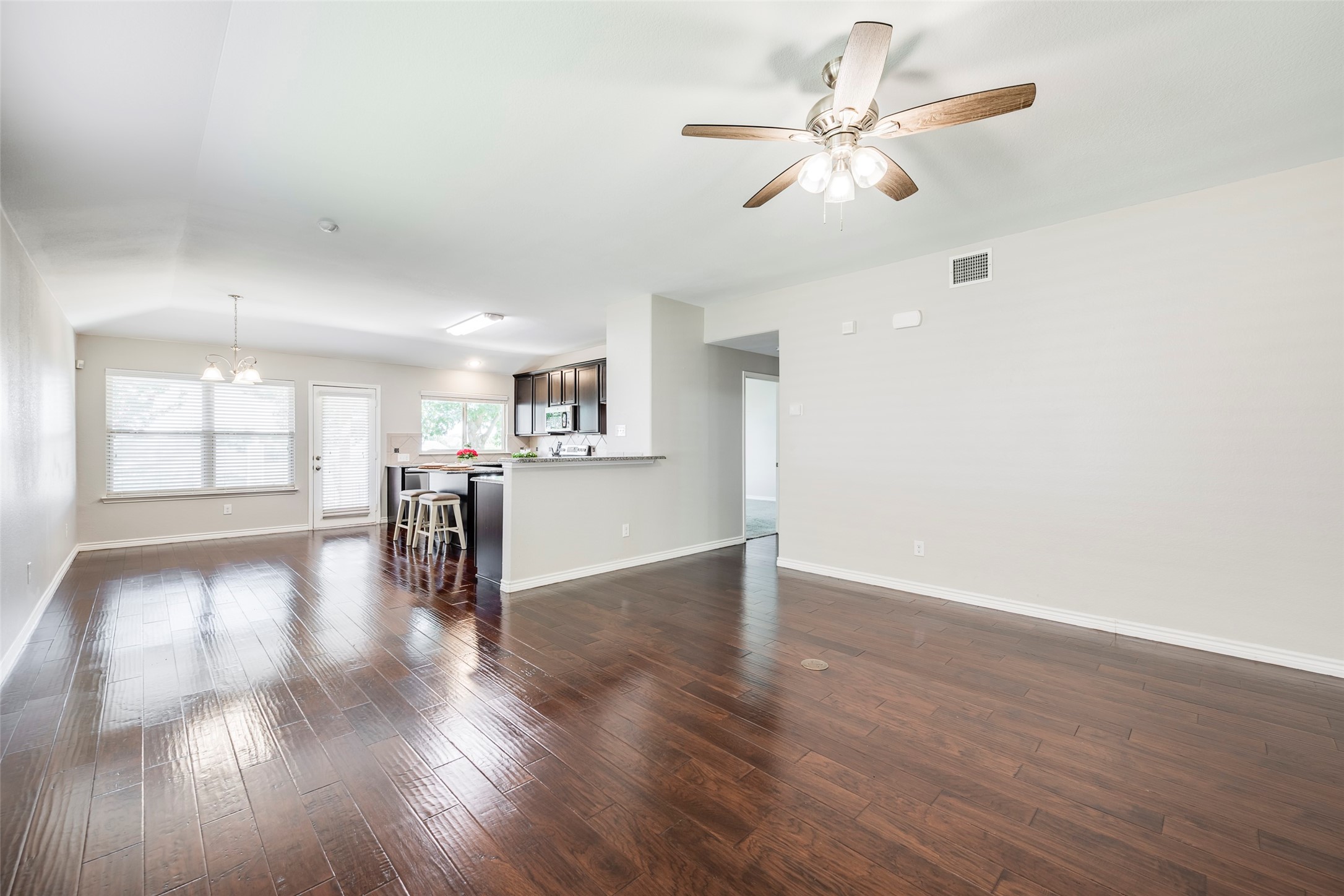 4521 Lakeside Hollow Street