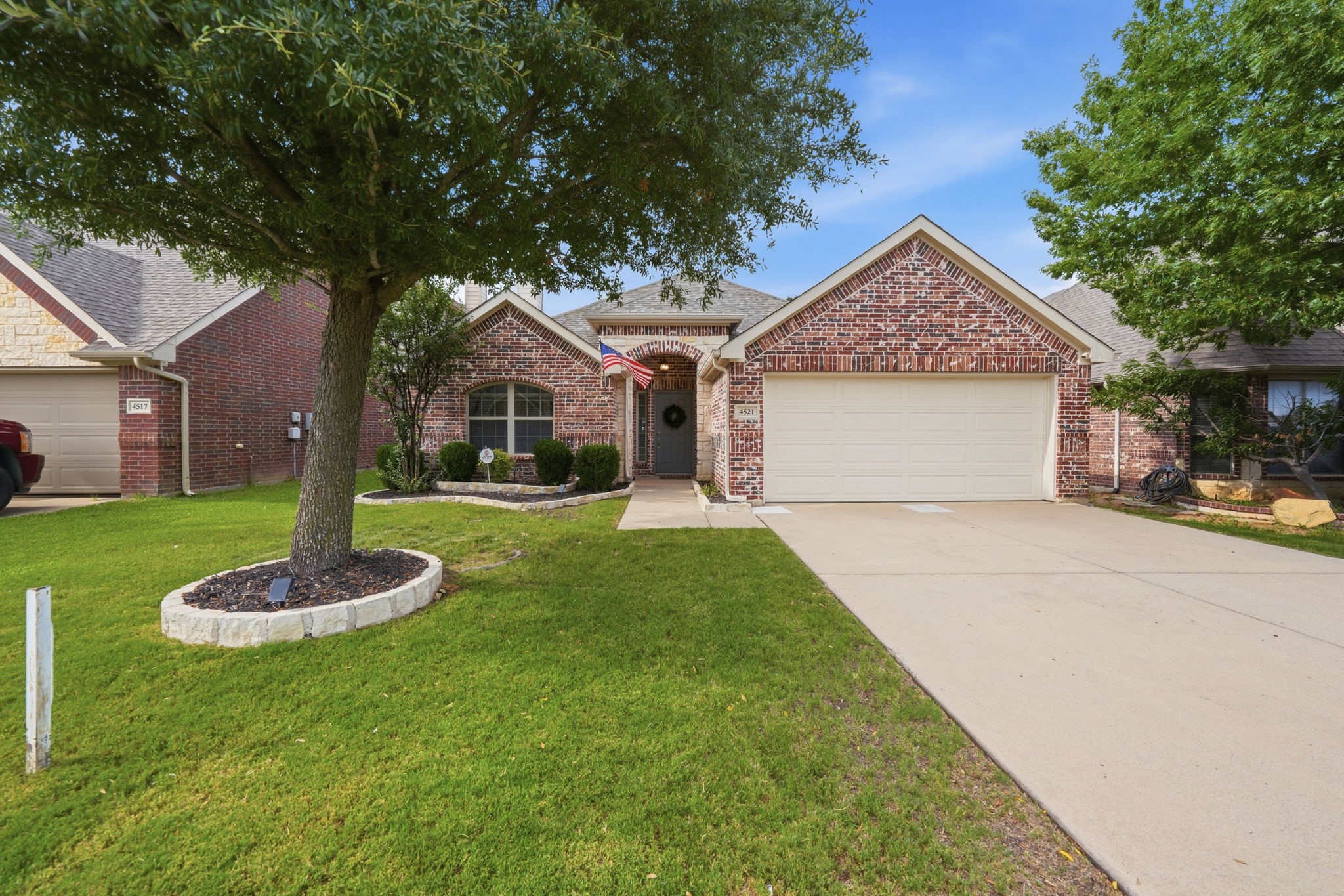 4521 Lakeside Hollow Street