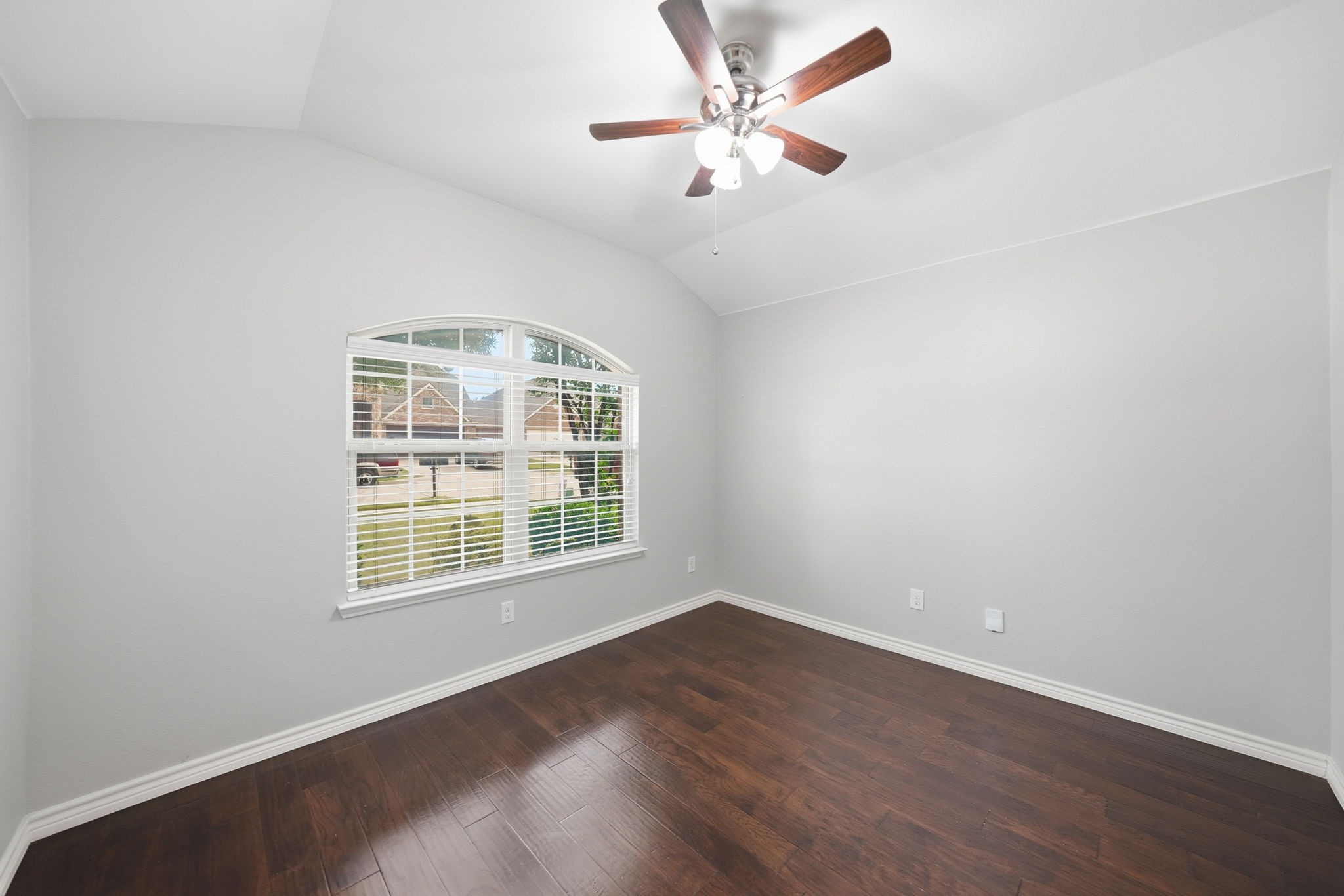 4521 Lakeside Hollow Street