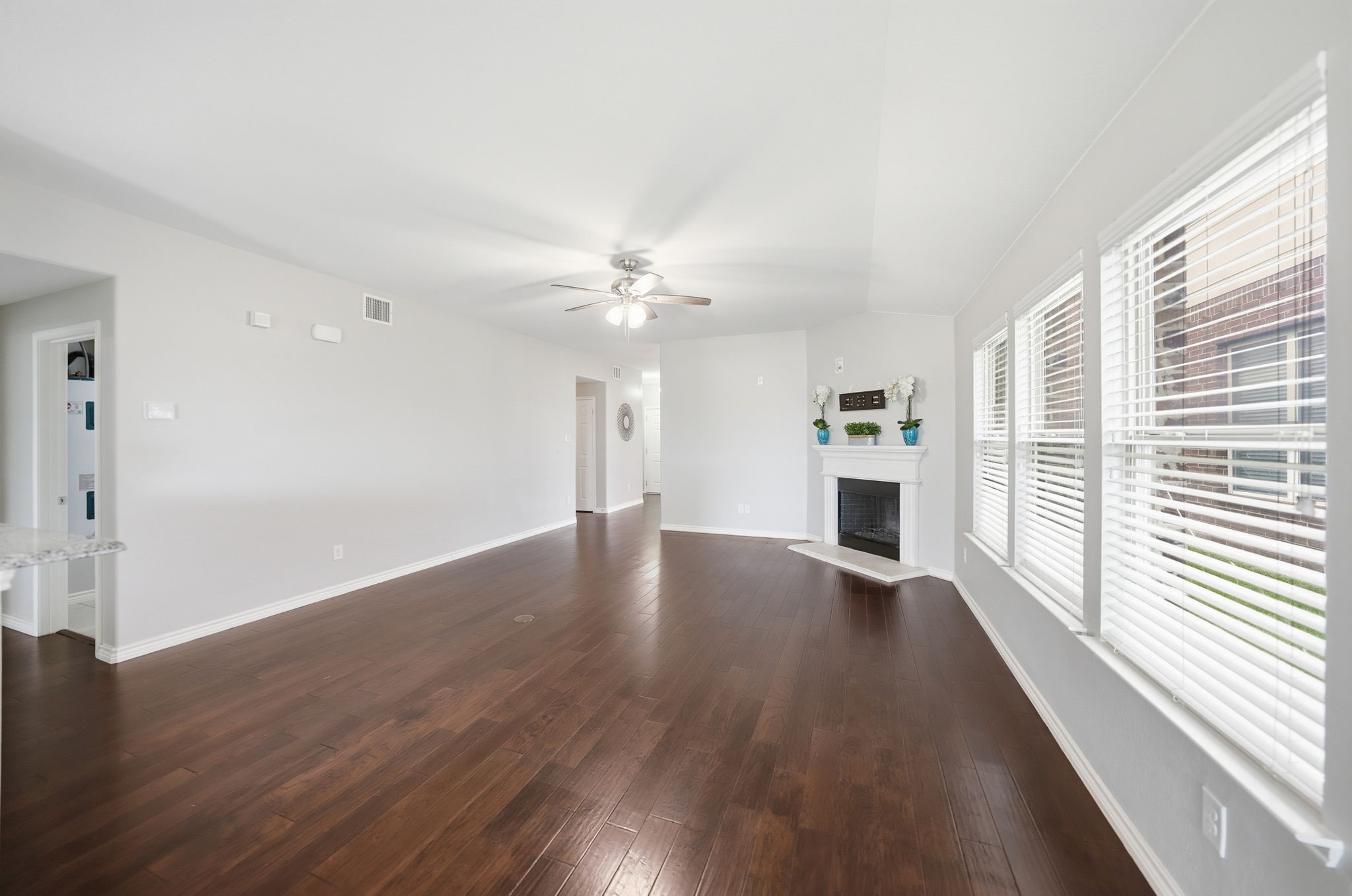 4521 Lakeside Hollow Street
