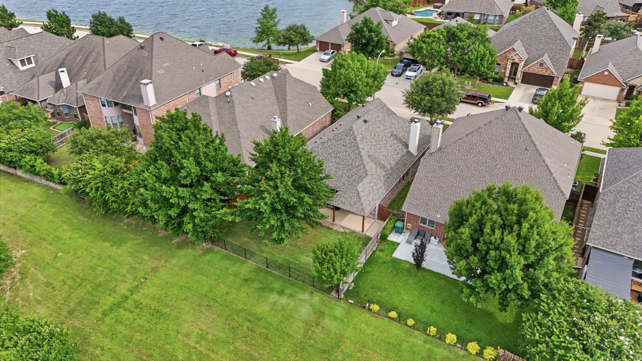 4521 Lakeside Hollow Street