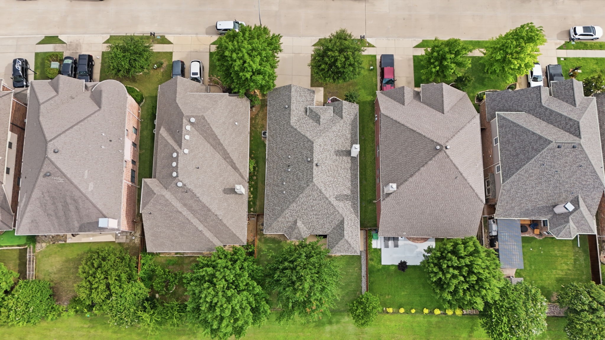 4521 Lakeside Hollow Street