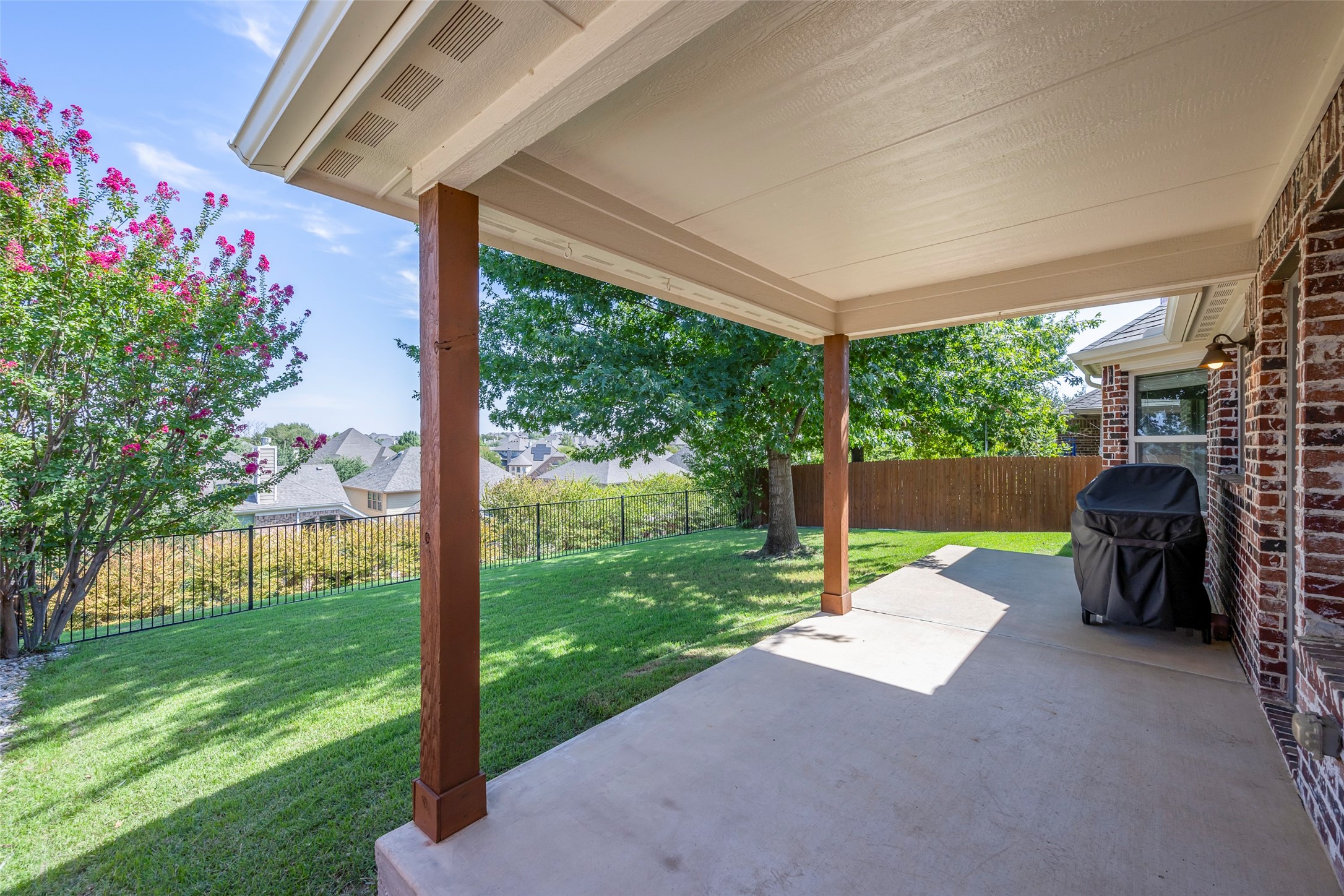 4521 Lakeside Hollow Street