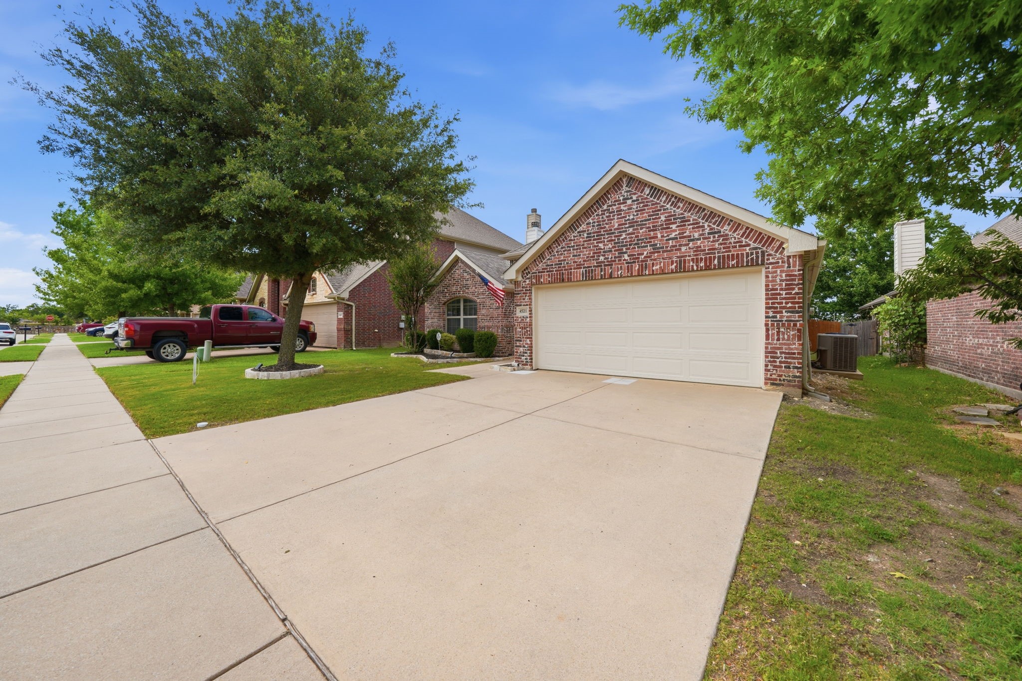 4521 Lakeside Hollow Street