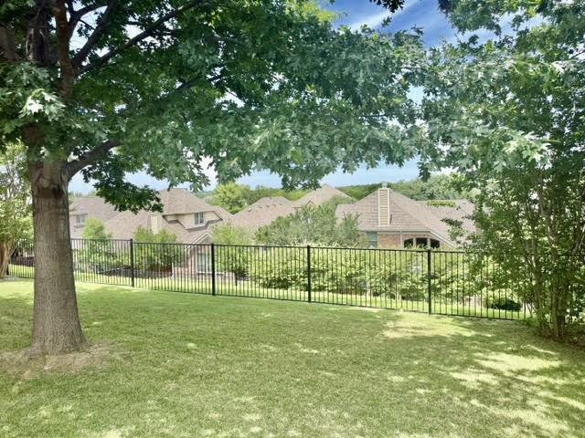 4521 Lakeside Hollow Street