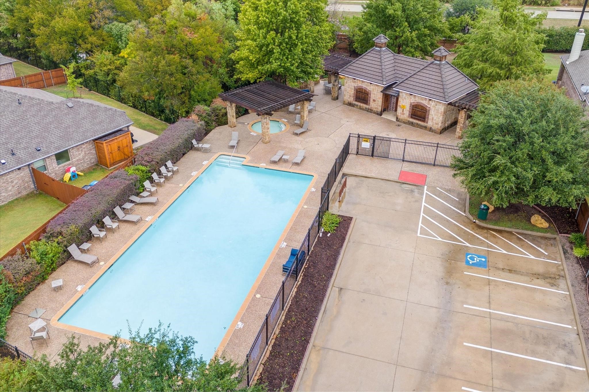 4521 Lakeside Hollow Street