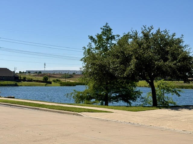 4521 Lakeside Hollow Street