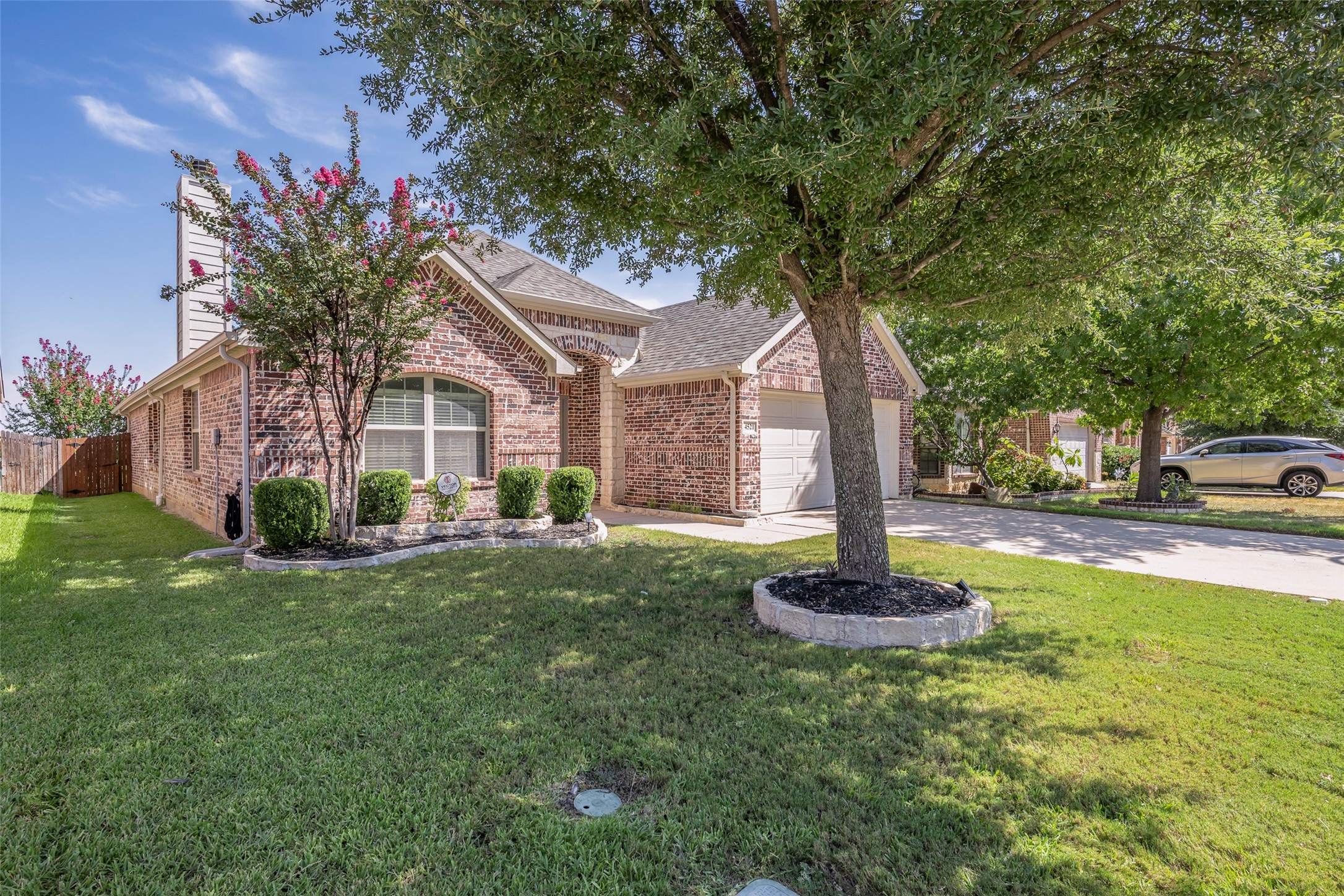 4521 Lakeside Hollow Street
