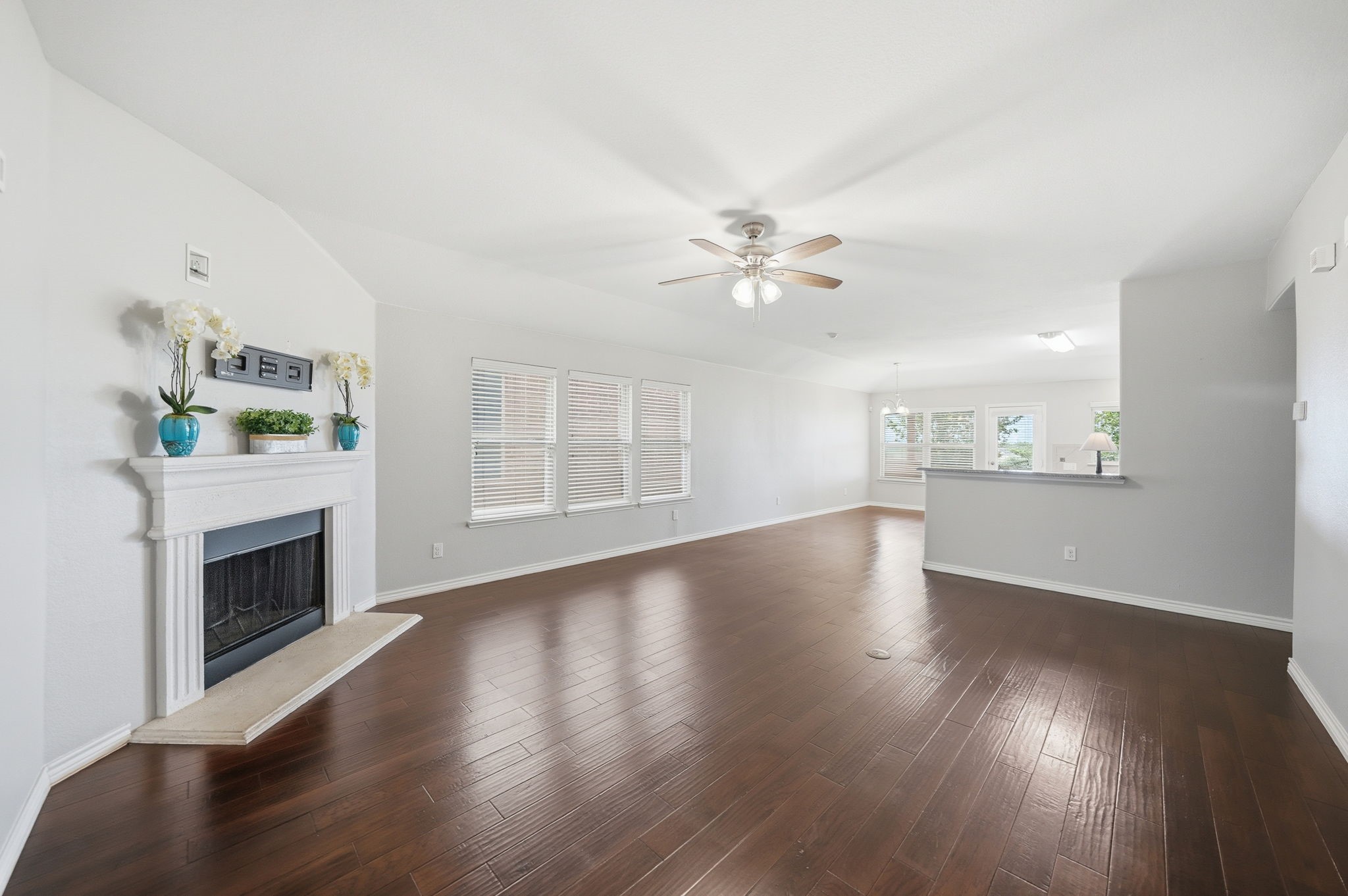 4521 Lakeside Hollow Street