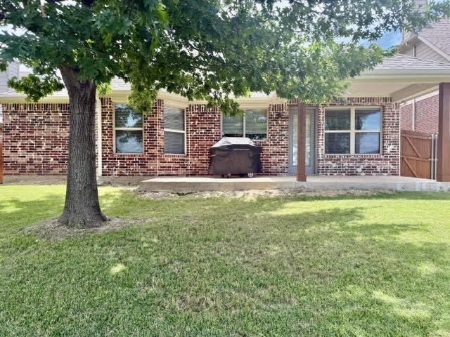 4521 Lakeside Hollow Street