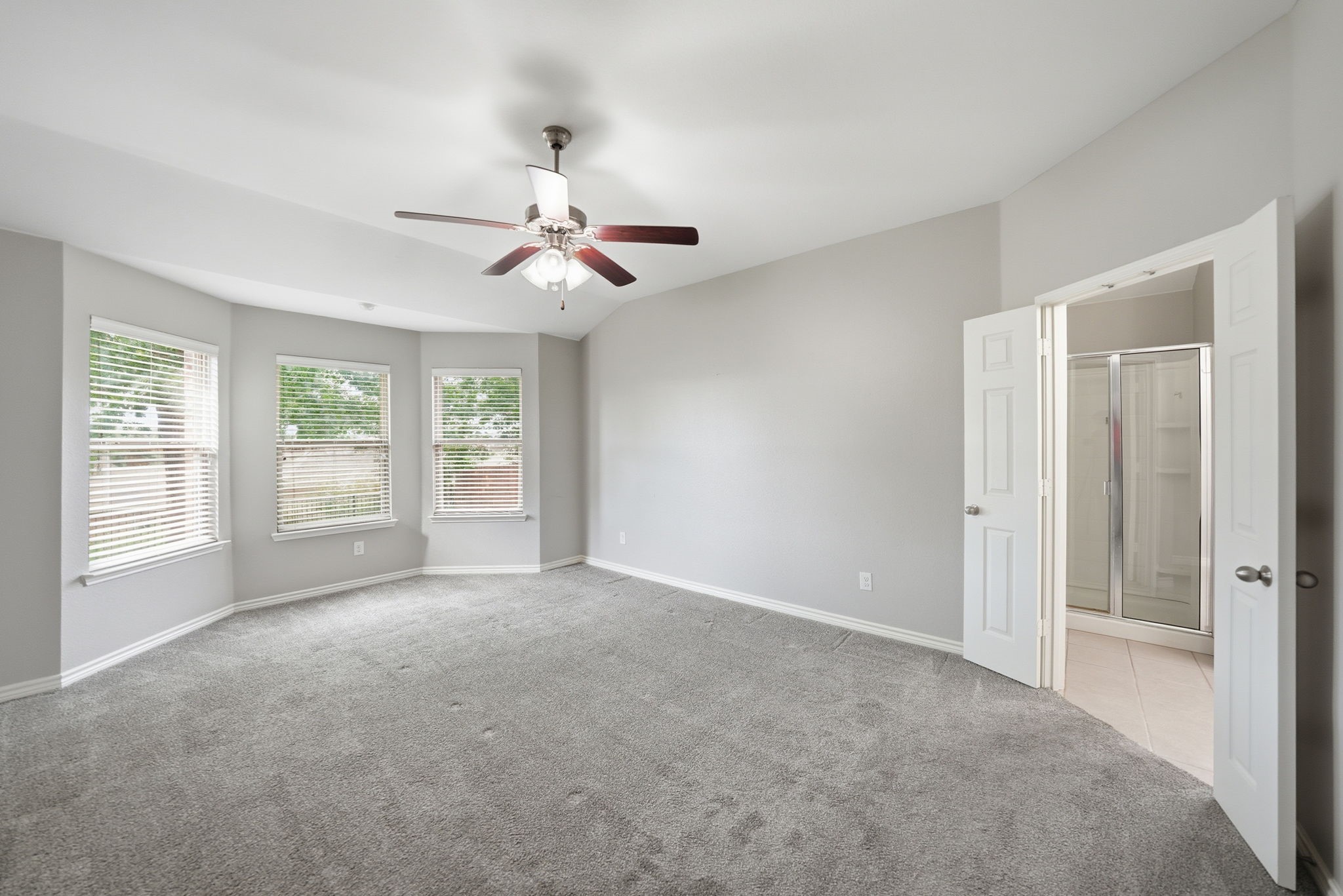 4521 Lakeside Hollow Street