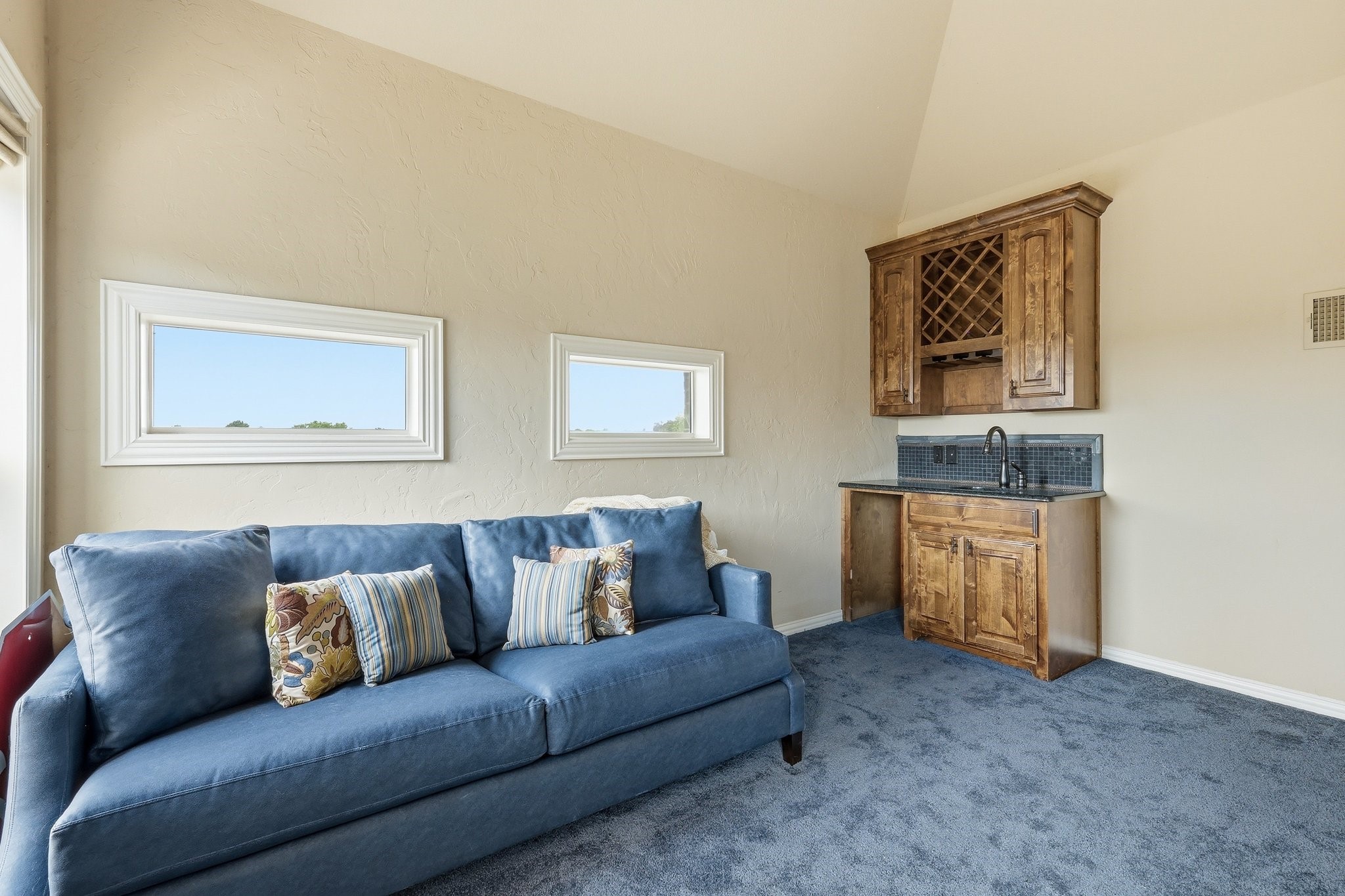 7 Hillview Court