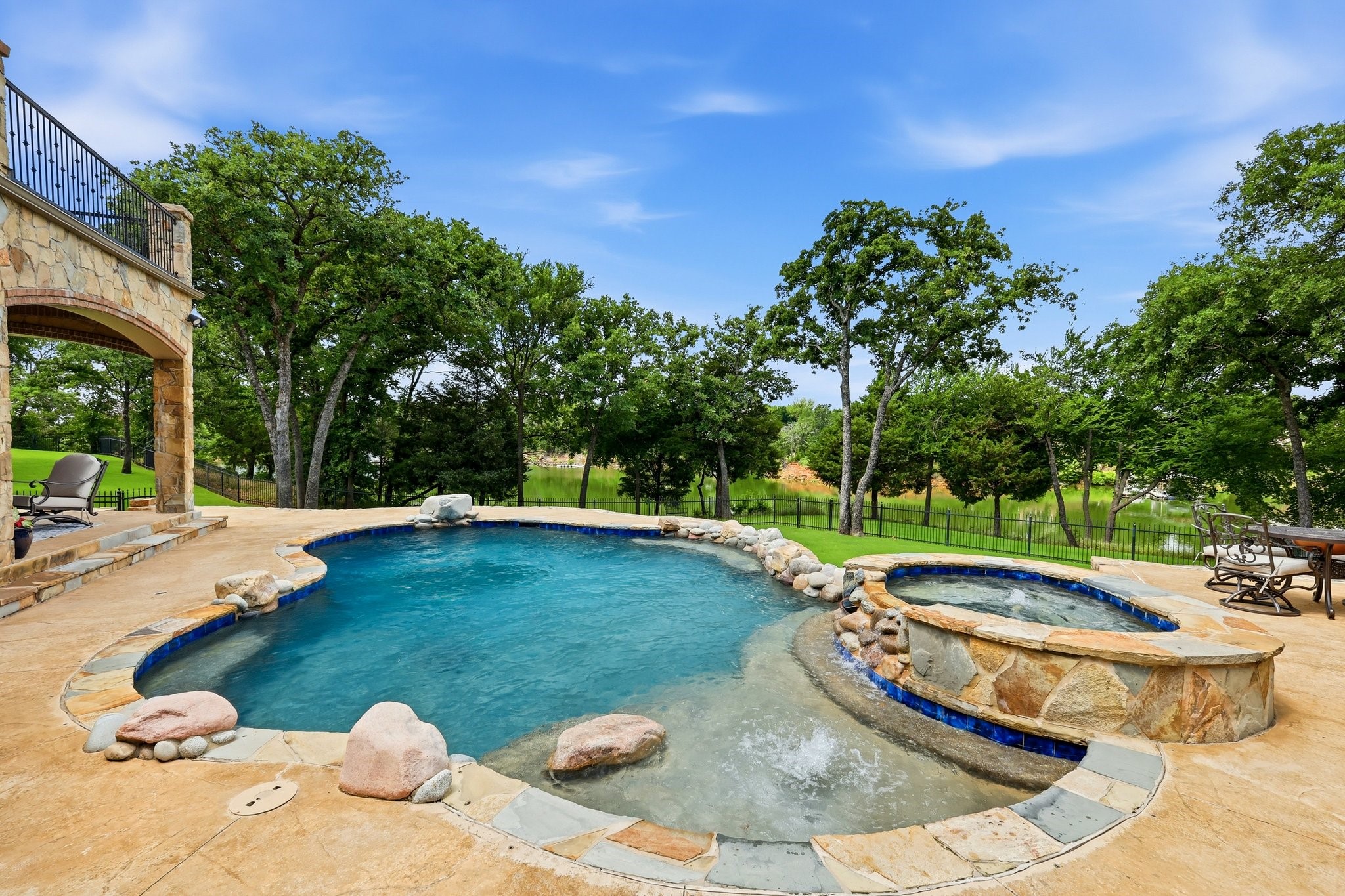 7 Hillview Court