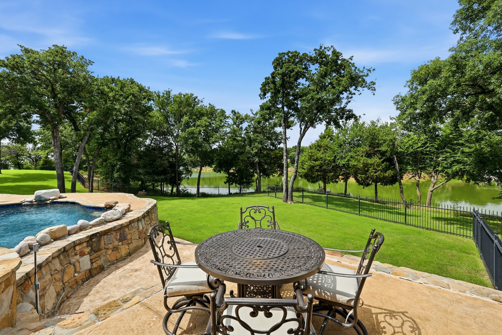7 Hillview Court