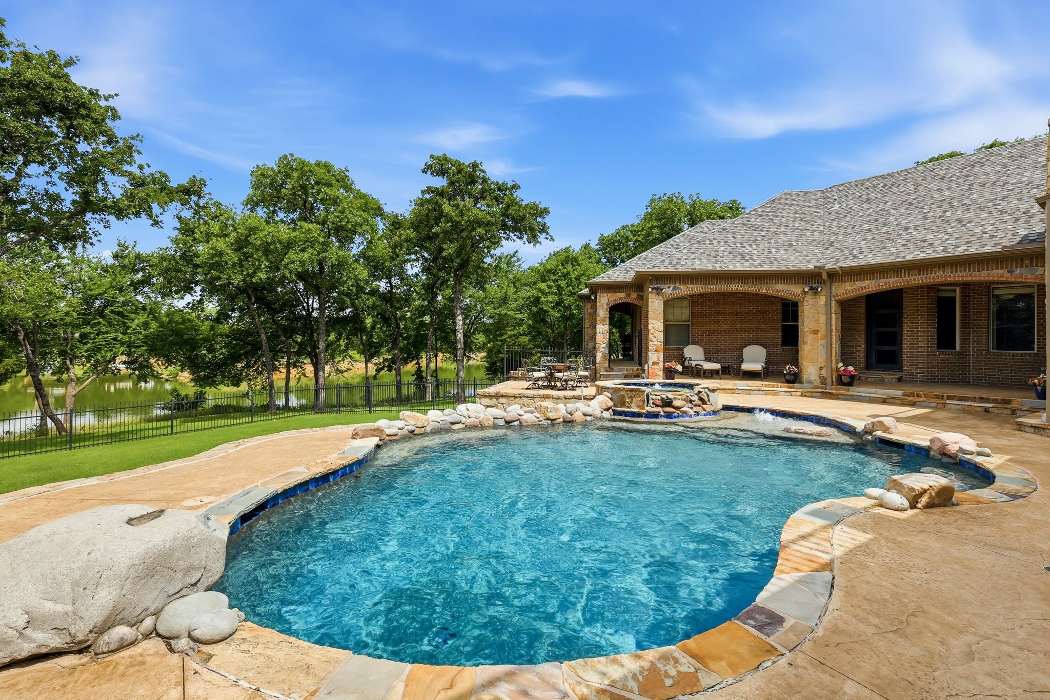 7 Hillview Court