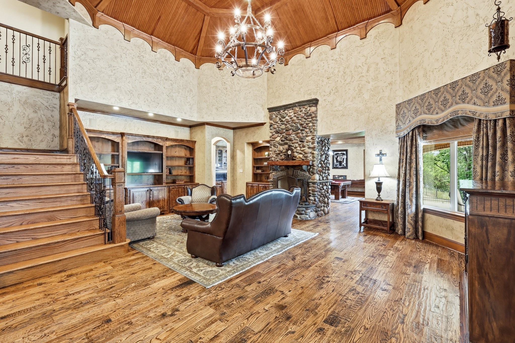 7 Hillview Court