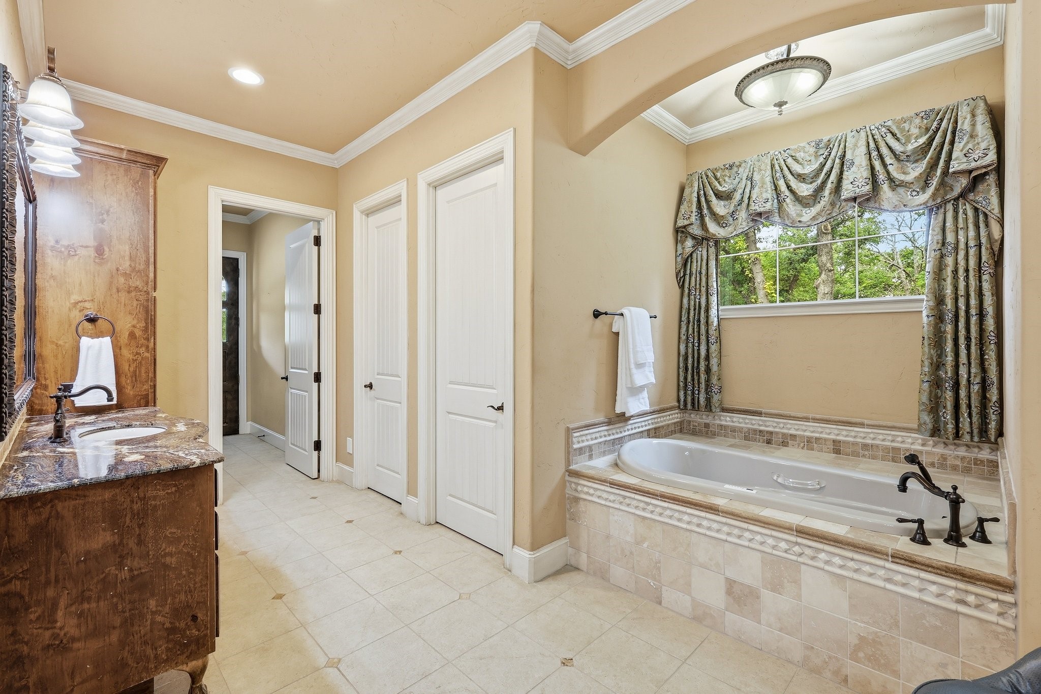 7 Hillview Court