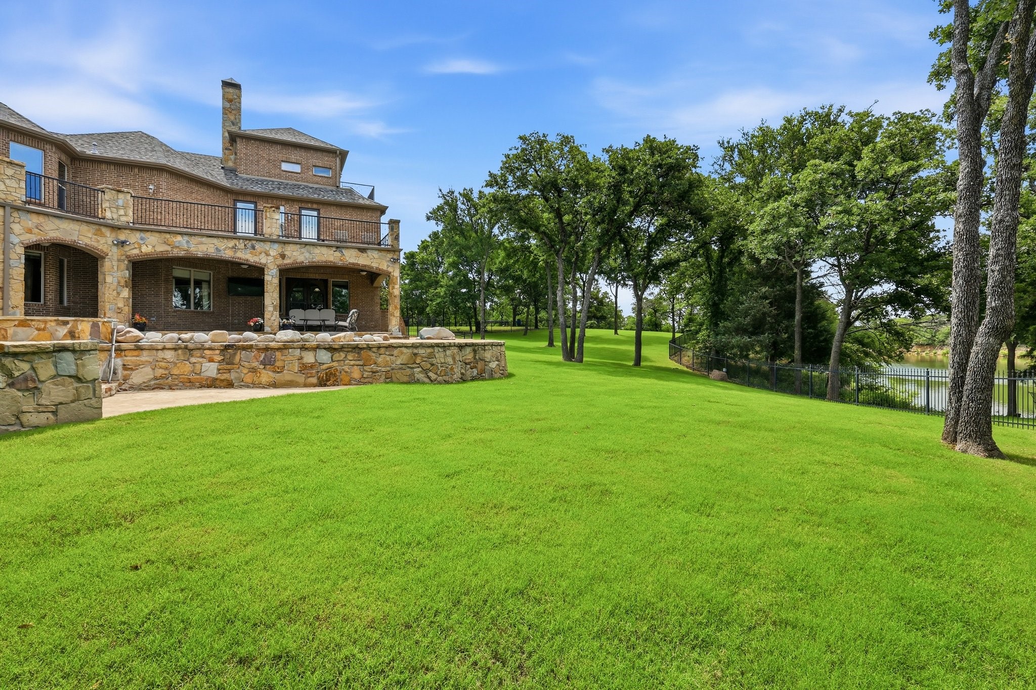7 Hillview Court