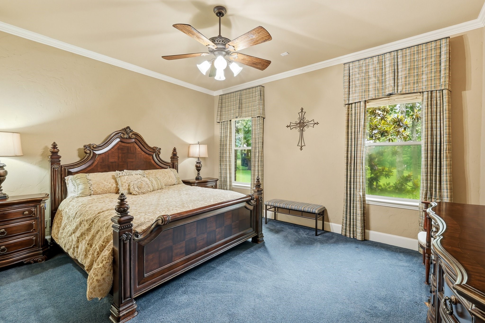 7 Hillview Court