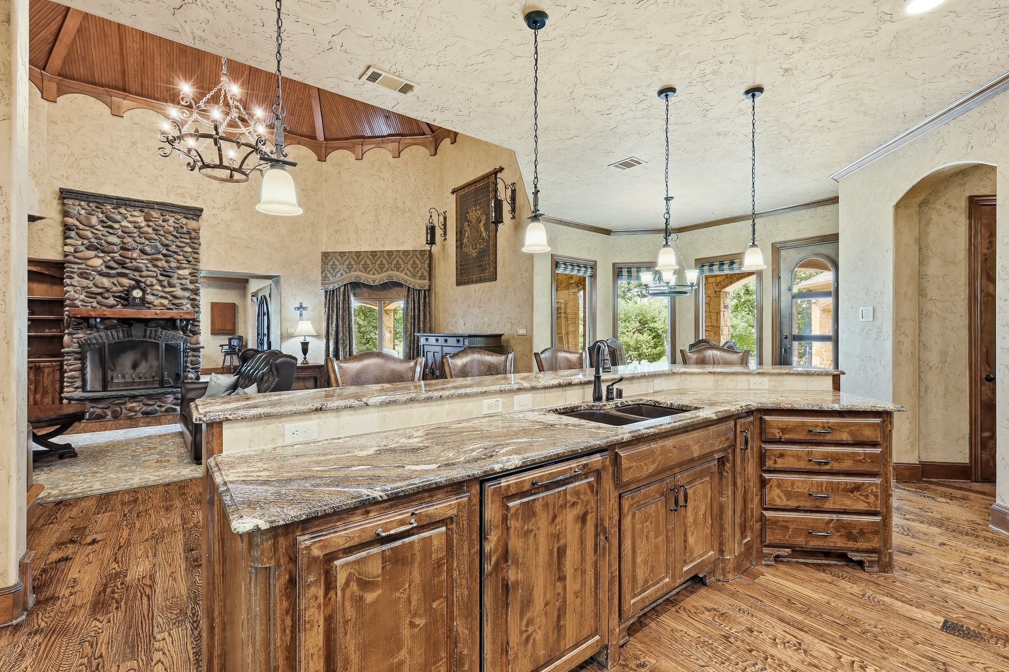 7 Hillview Court