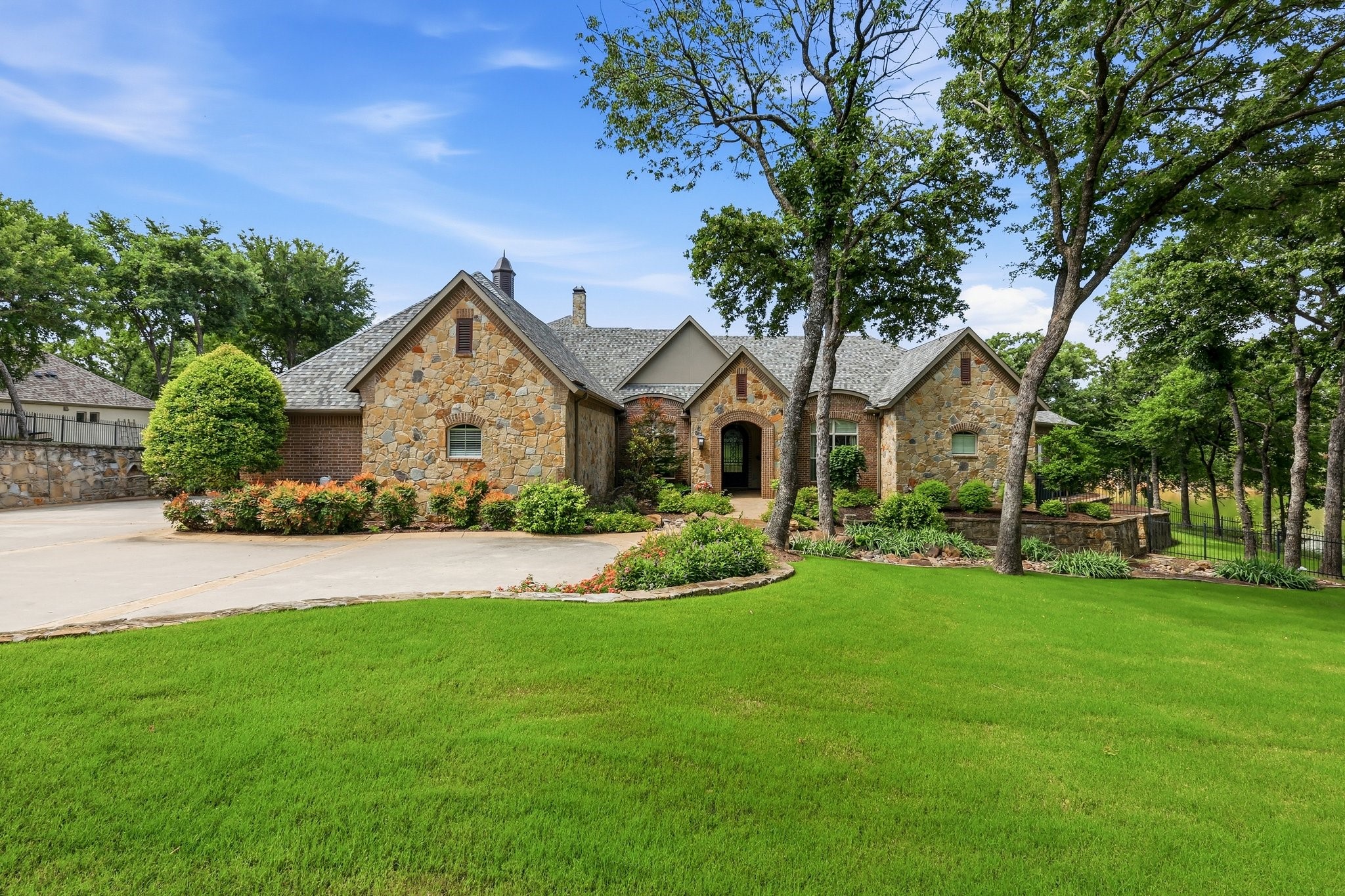 7 Hillview Court
