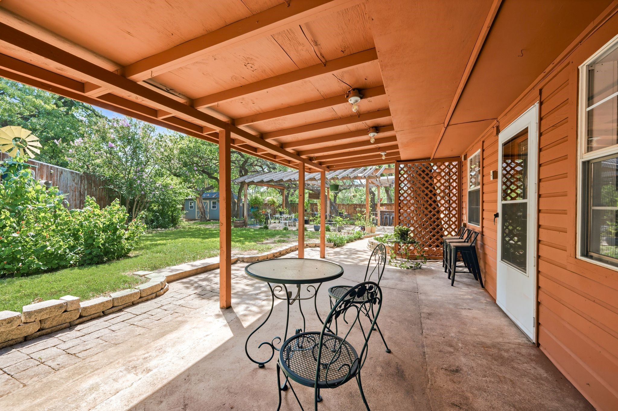 2012 W Lotus Avenue