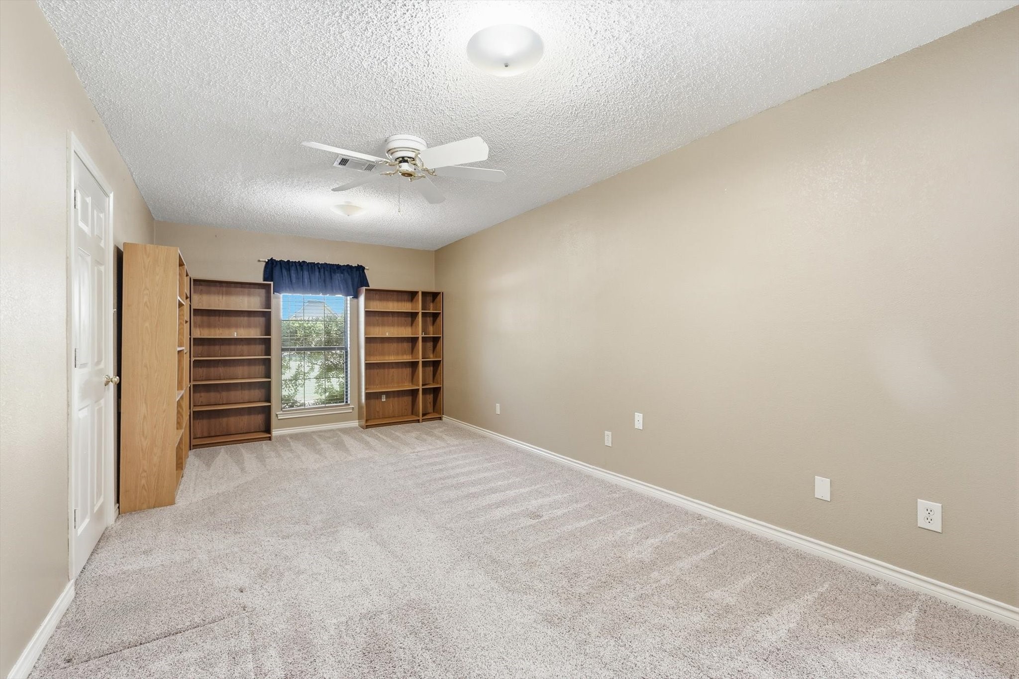 3813 Cambridge Circle W