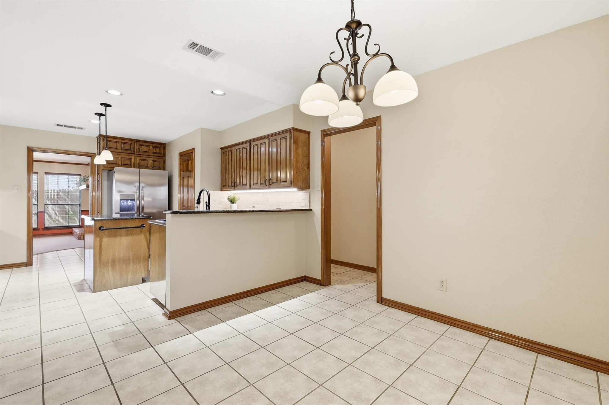 3813 Cambridge Circle W