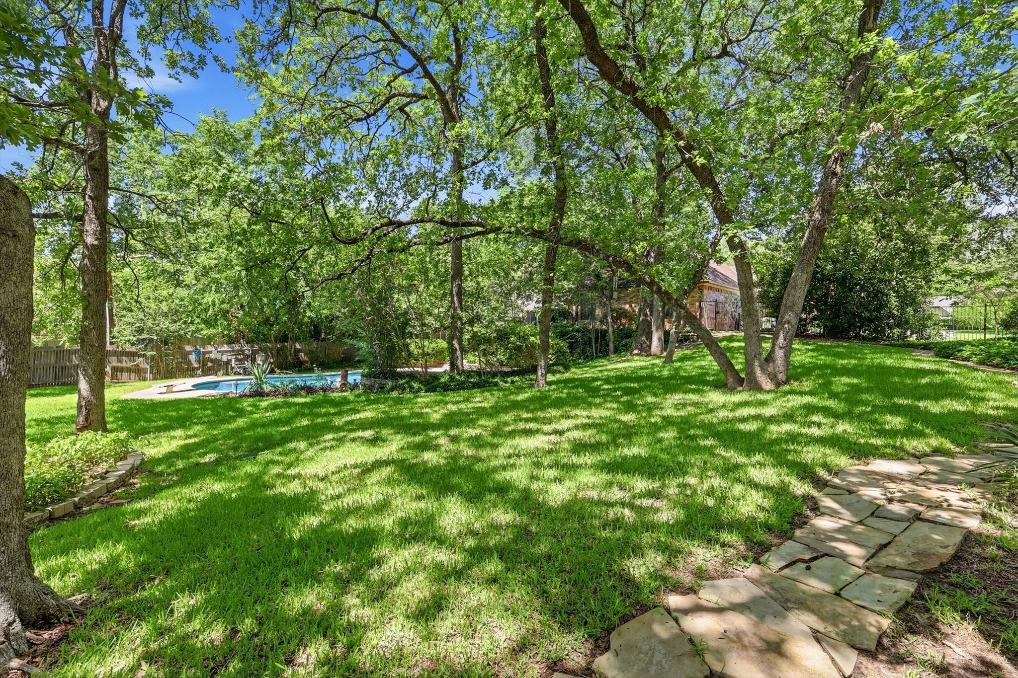 3813 Cambridge Circle W