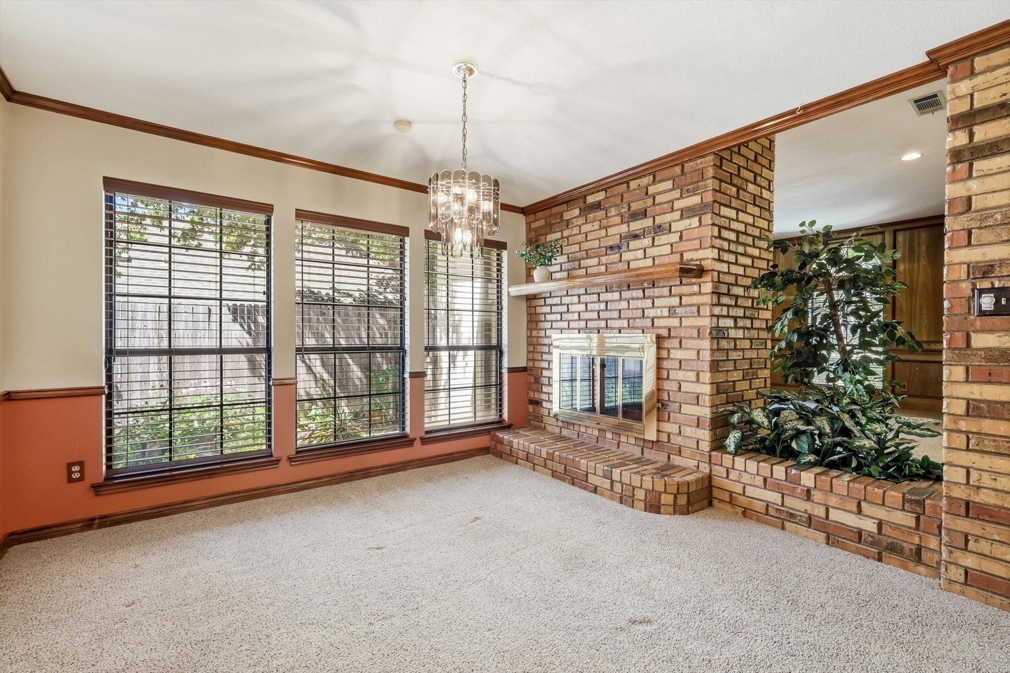 3813 Cambridge Circle W