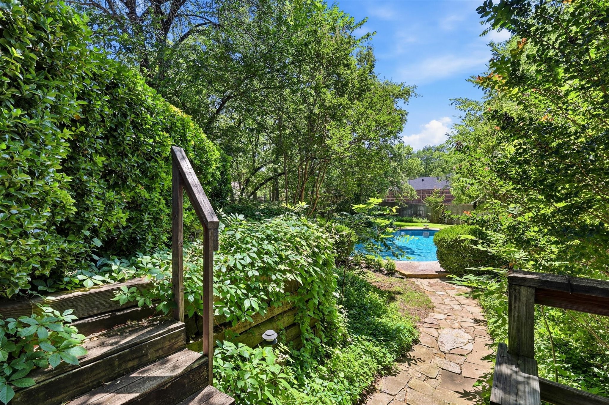 3813 Cambridge Circle W