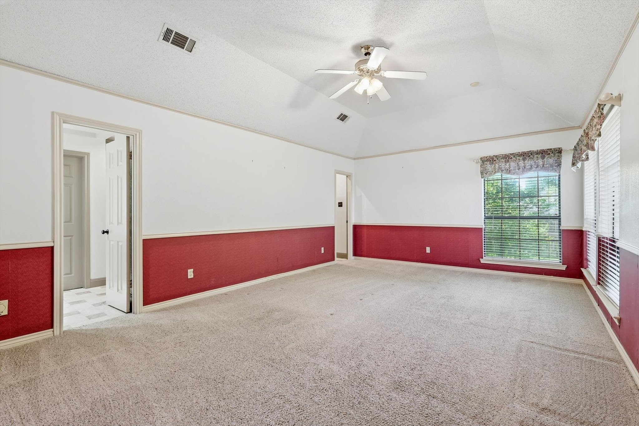 3813 Cambridge Circle W
