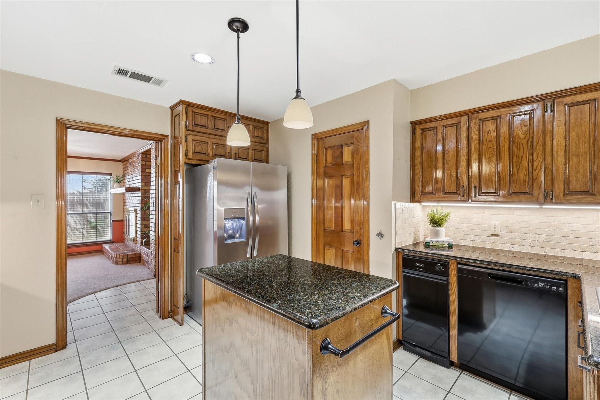 3813 Cambridge Circle W