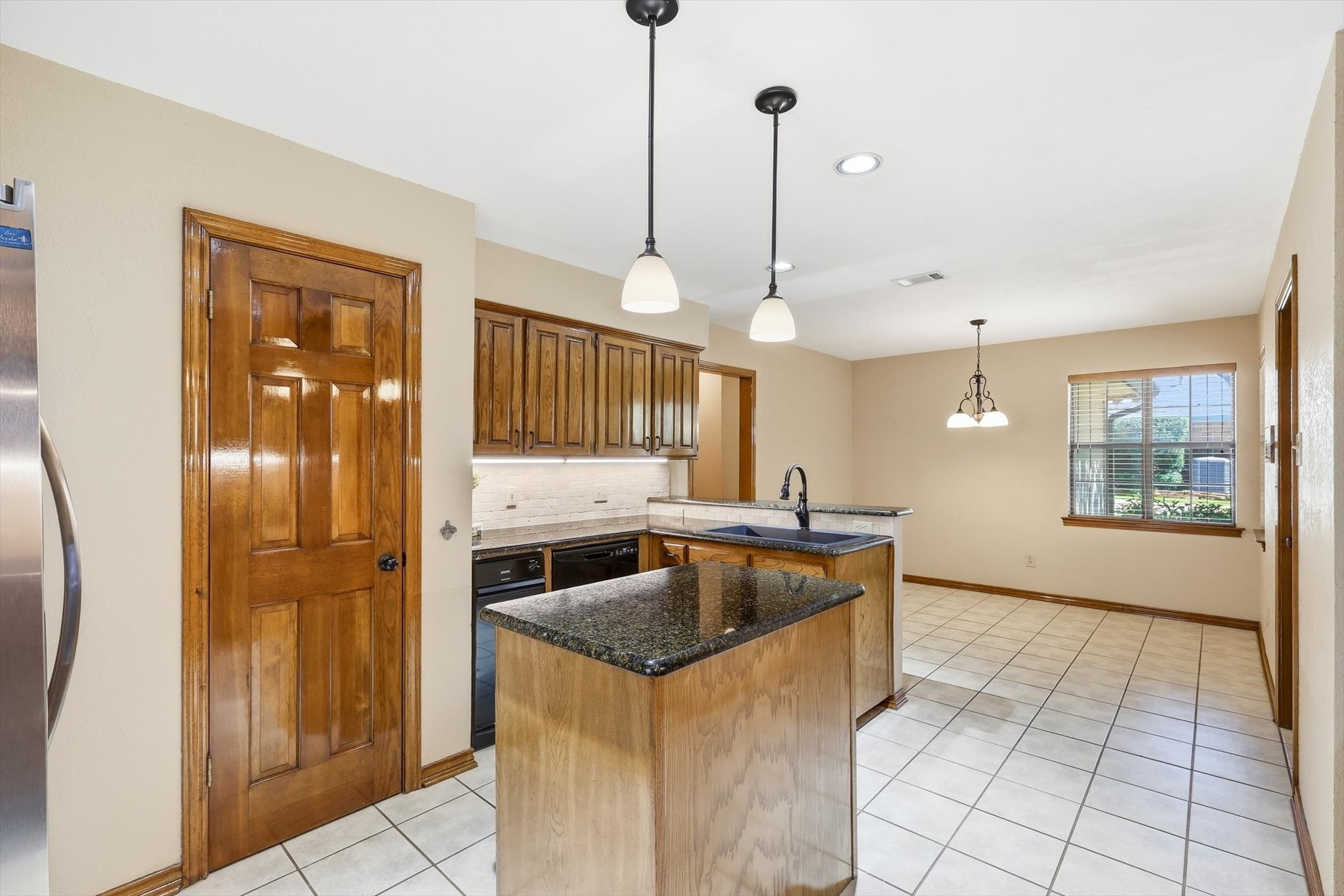 3813 Cambridge Circle W