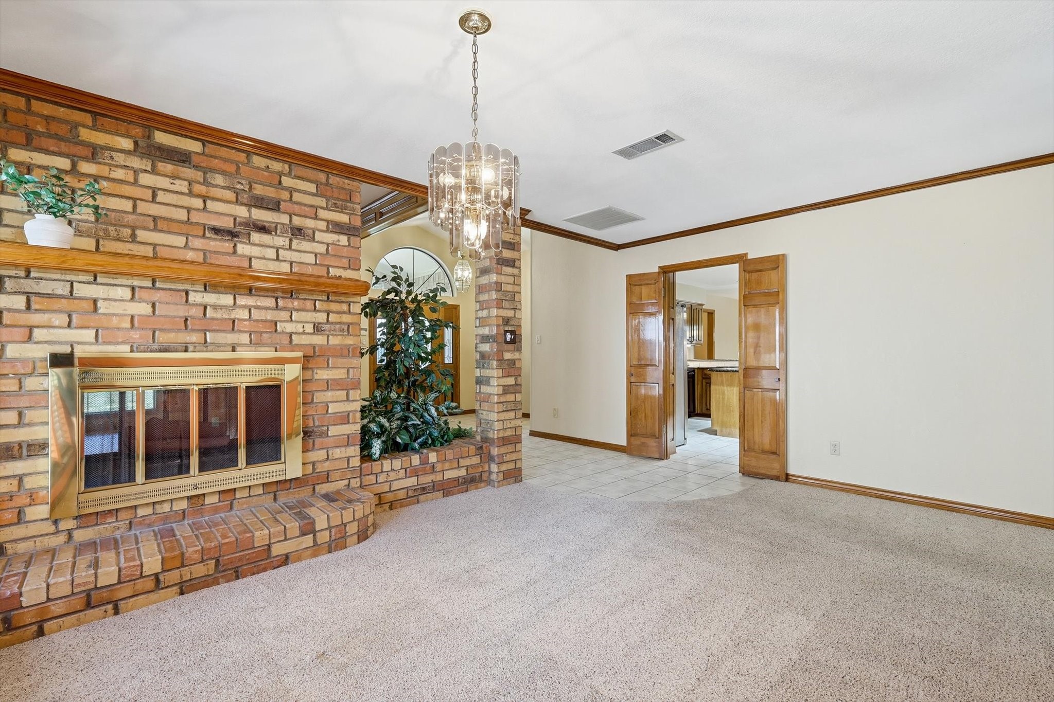 3813 Cambridge Circle W