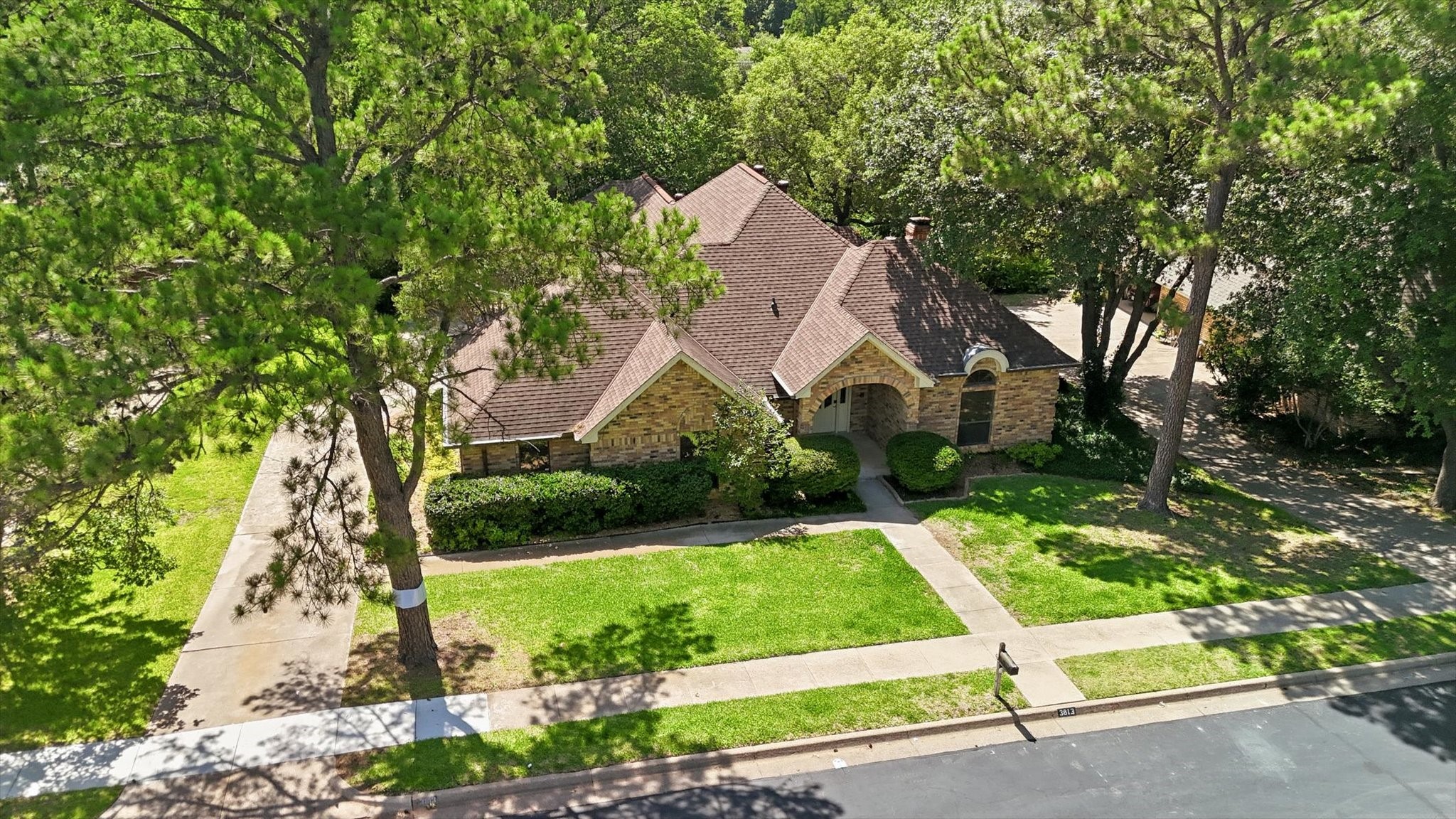3813 Cambridge Circle W