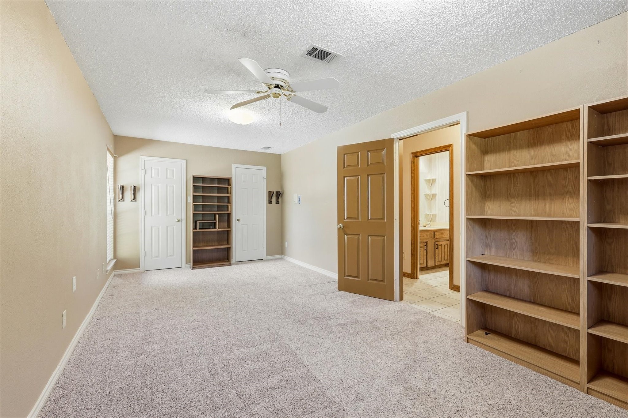 3813 Cambridge Circle W