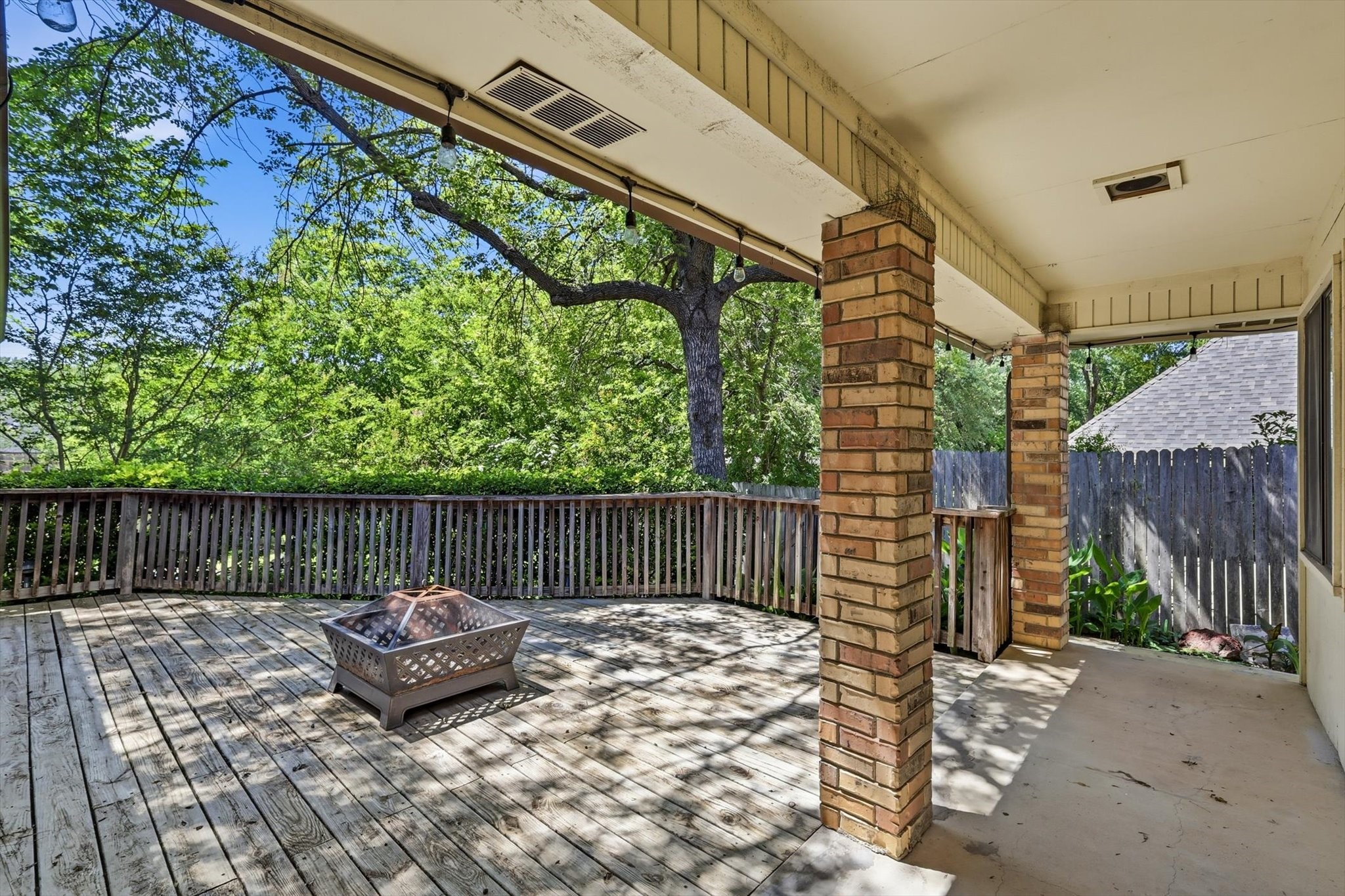 3813 Cambridge Circle W