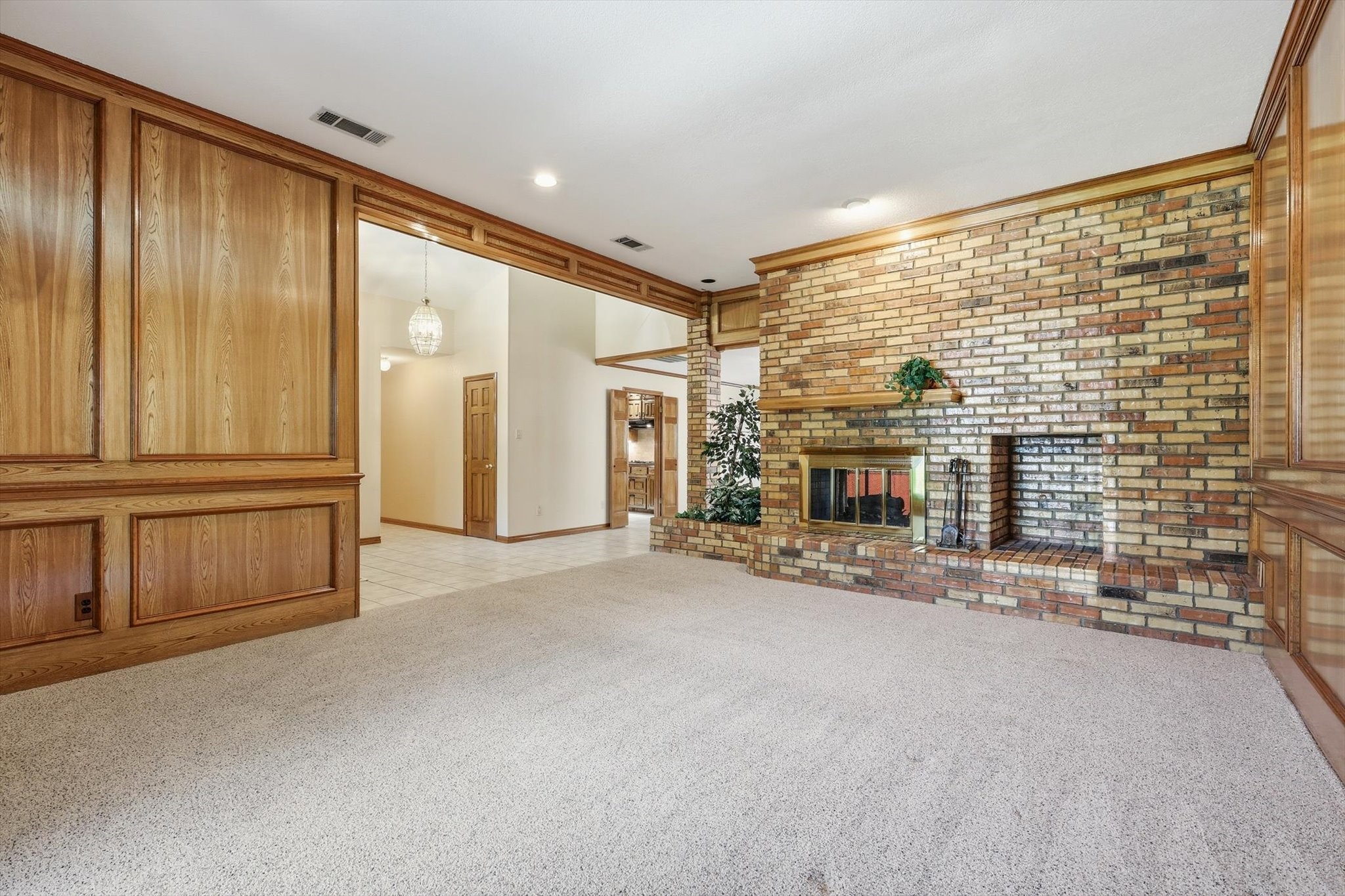 3813 Cambridge Circle W